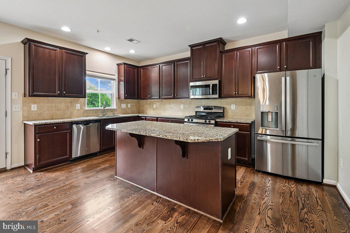CREEKSIDE VILLAGE - Residential
