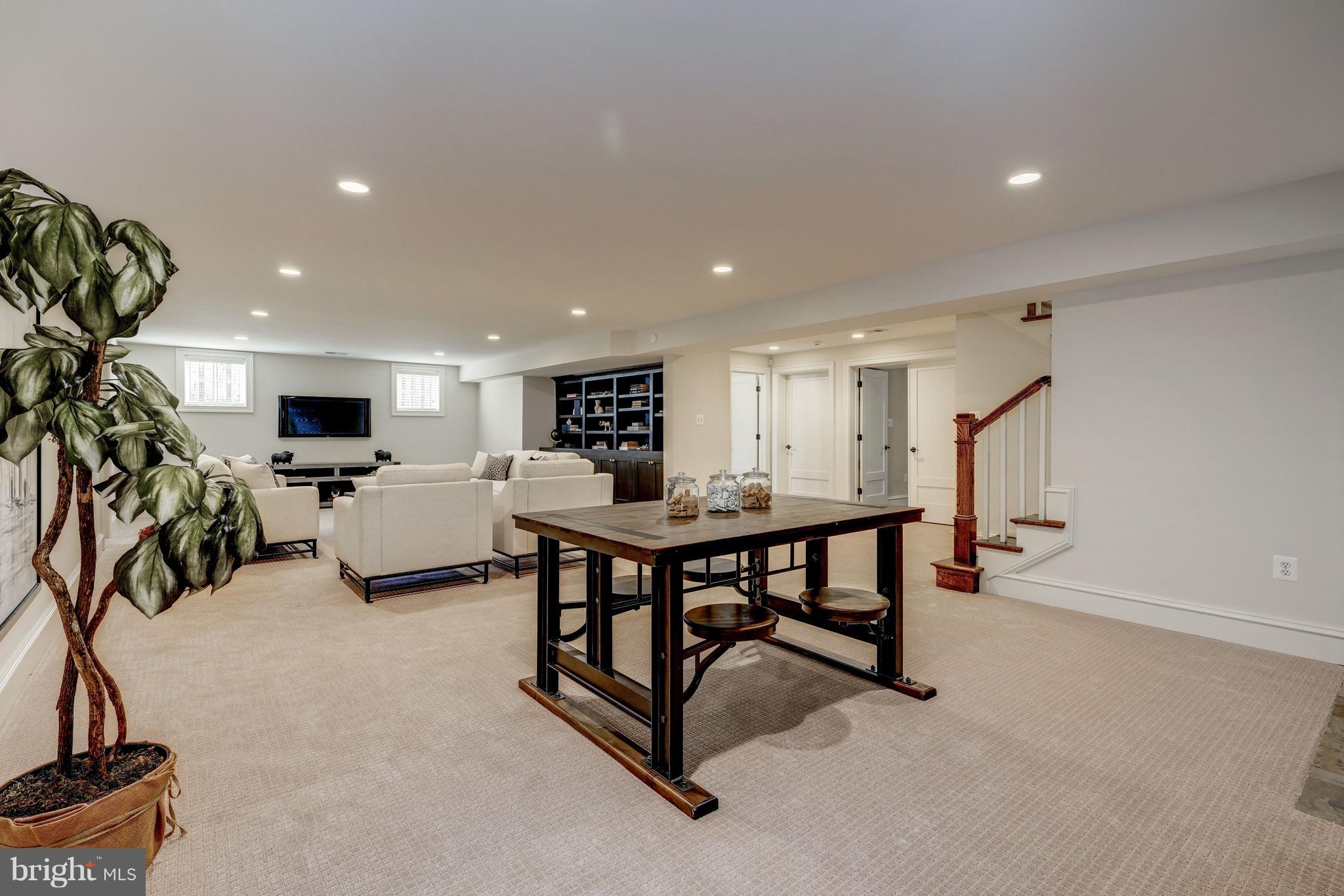 BERKSHIRE OAKWOOD - Residential