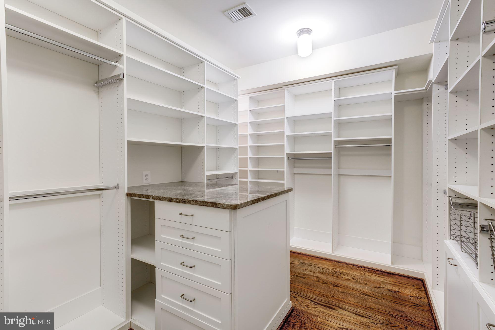 BERKSHIRE OAKWOOD - Residential