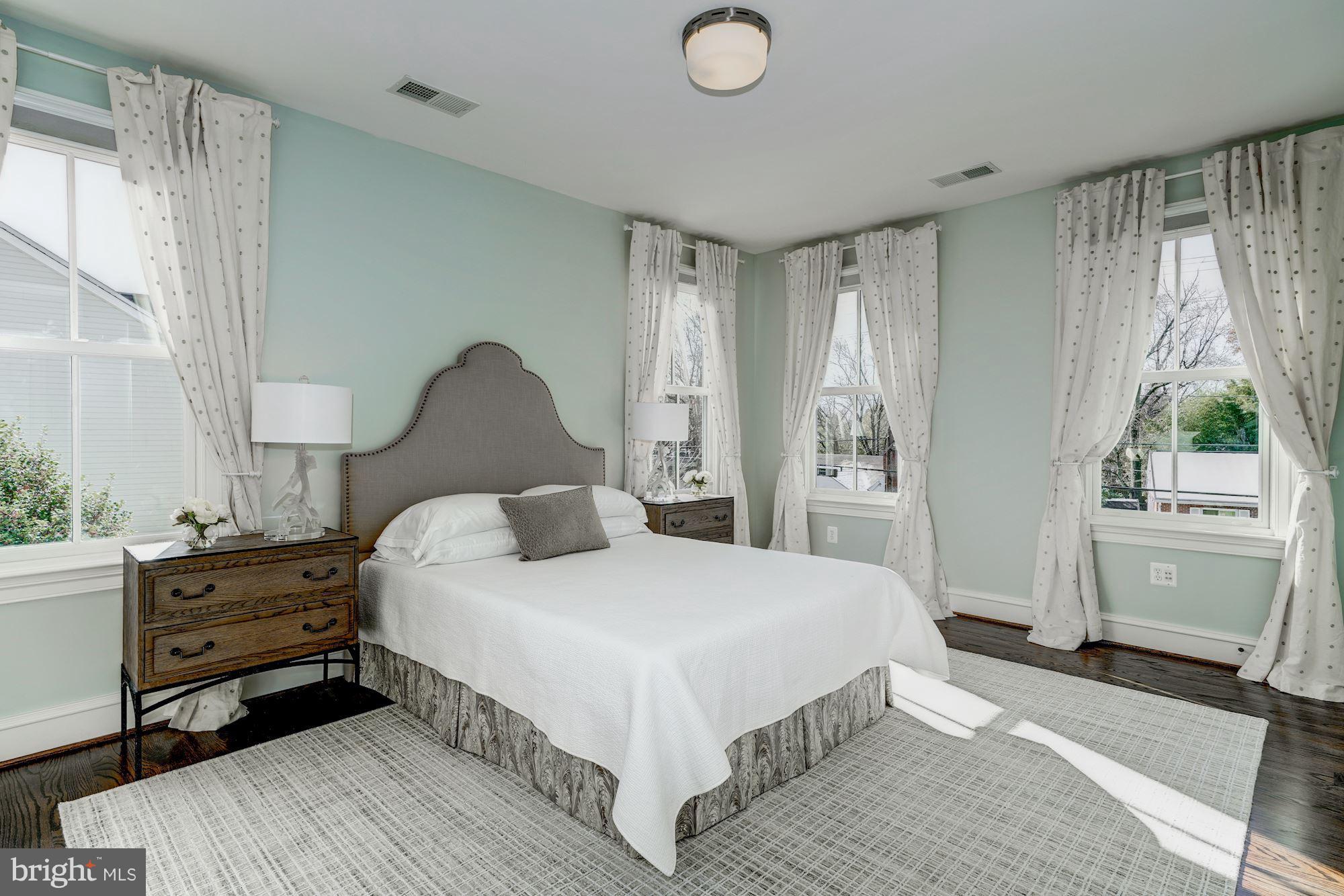 BERKSHIRE OAKWOOD - Residential