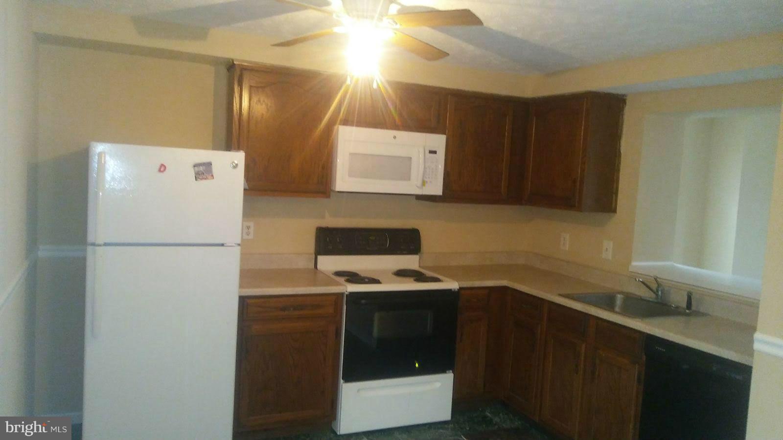 CAMBRIDGE SQUARE - Residential Lease