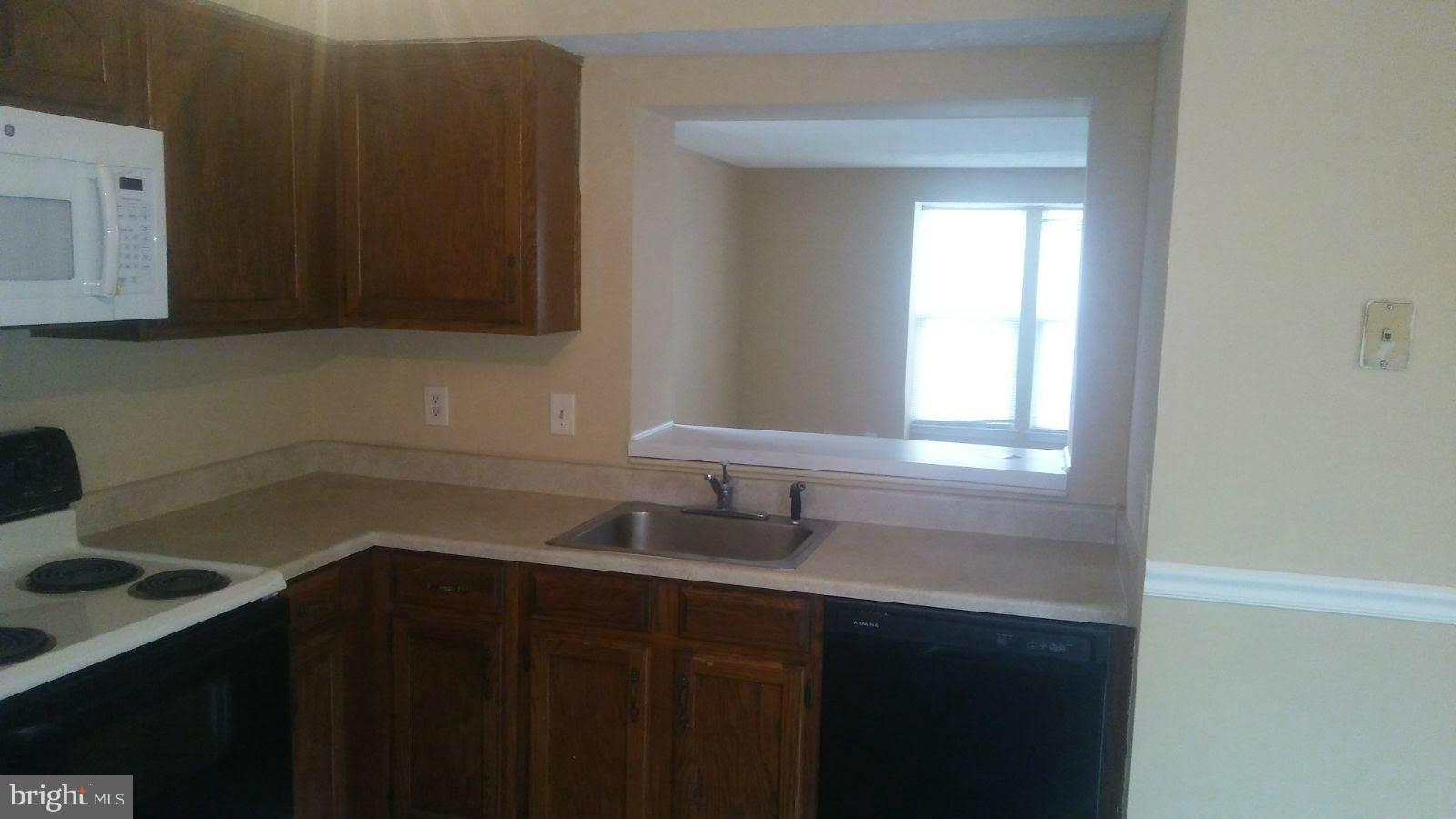 CAMBRIDGE SQUARE - Residential Lease