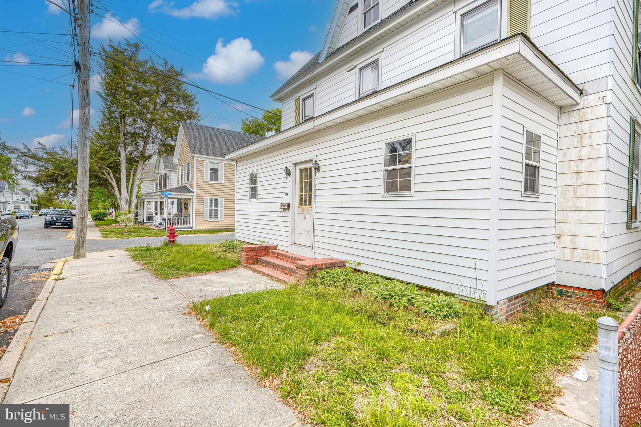 INVESTOR ALERT!  Welcome Home to 316 W End Avenue!  In need of Rennovation!  3 Bedroom, 2 Bathroom home.  Located in downtown Cambridge - Blocks from the water, county park and MORE!  Must See!   Book your private showing today.  SEE AGENT REMARKS BEFORE BOOKING SHOWING.