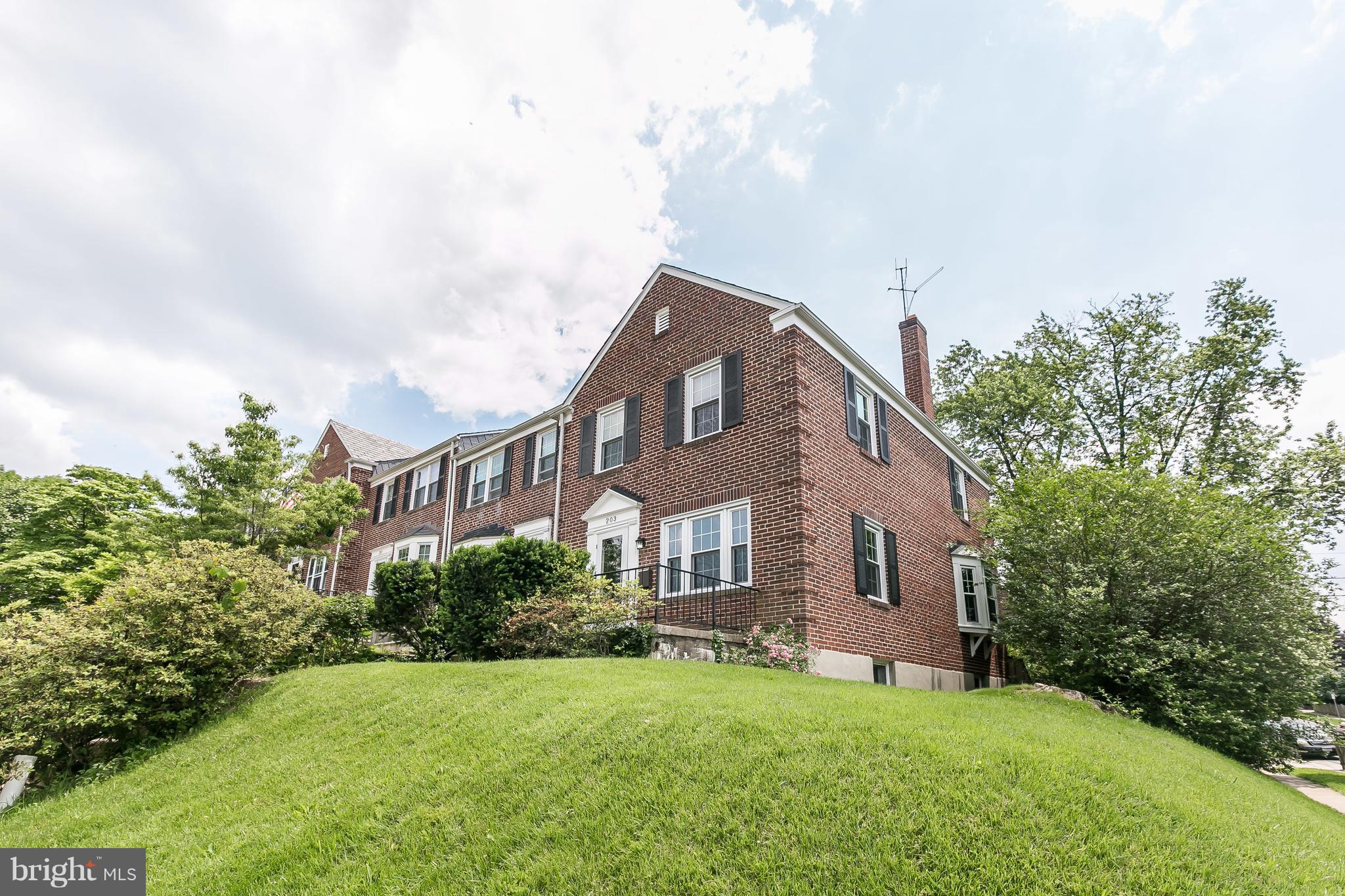 Beautifully redone 3BR, 2FB end of group with loads of natural light! New kitchen w/ breakfast bar, granite counters & stainless appliances opens to the dining rm. Enjoy the Trex deck for summer barbecues & entertaining. Additional updates include a remodeled 2nd flr bath, new full bath on lower level & rec rm w/ new carpet. Hardwd flrs throughout. Great location on a corner lot in Rodgers Forge!