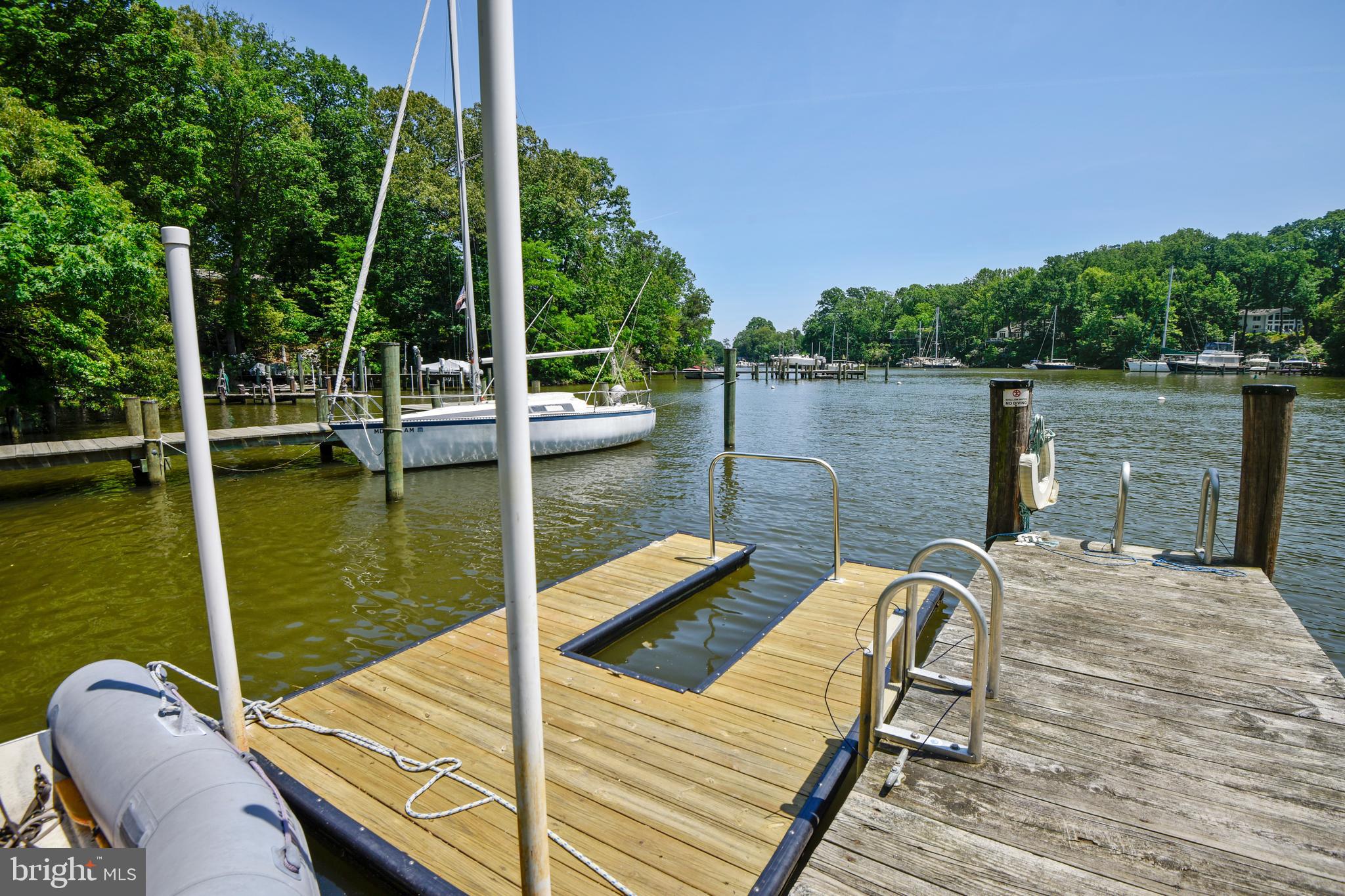 ANNAPOLIS ROADS - Residential
