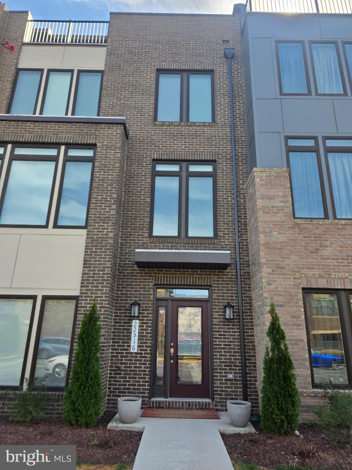METRO WALK AT MOOREFIELD STATION - Residential Lease