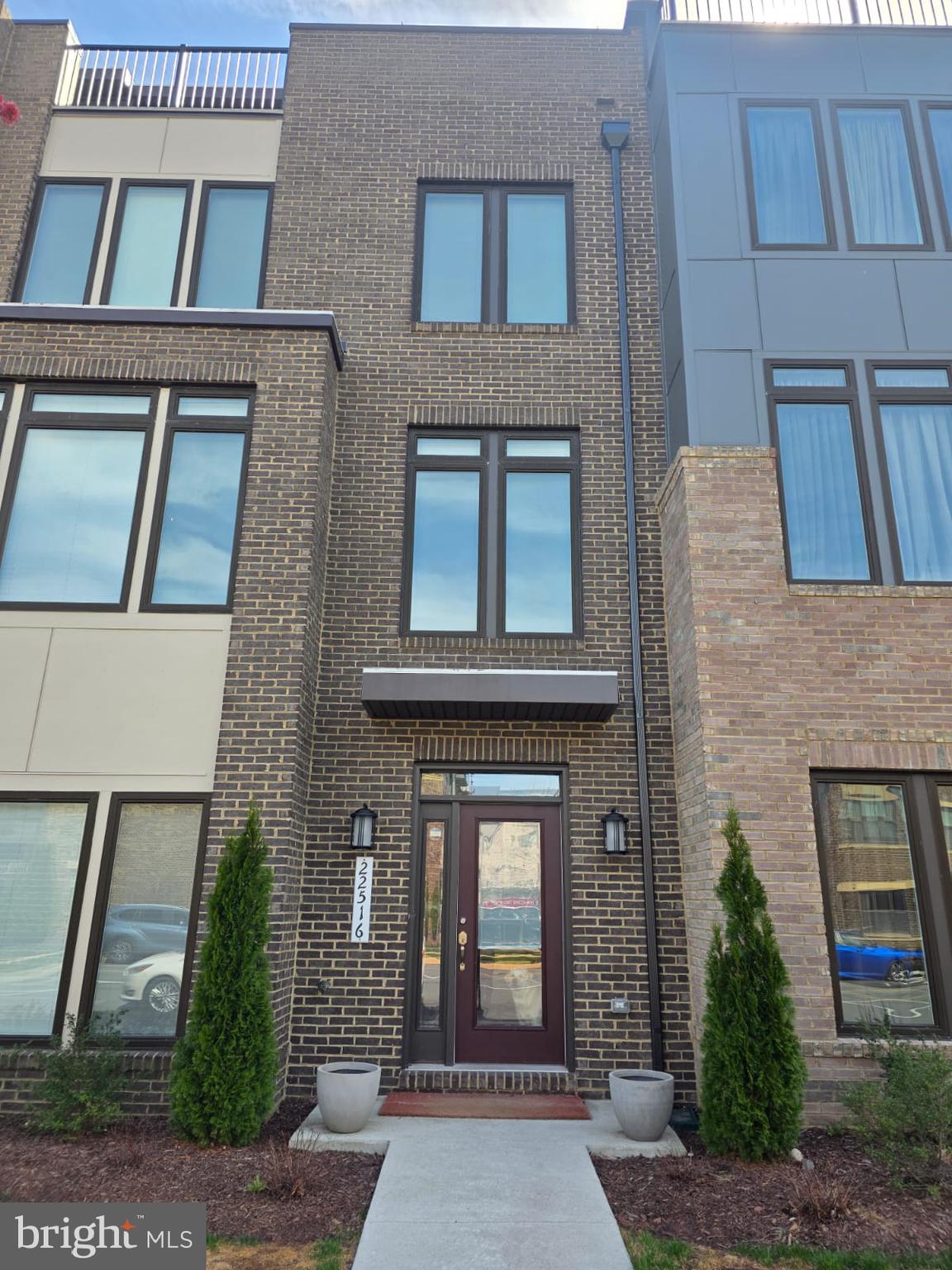 METRO WALK AT MOOREFIELD STATION - Residential Lease