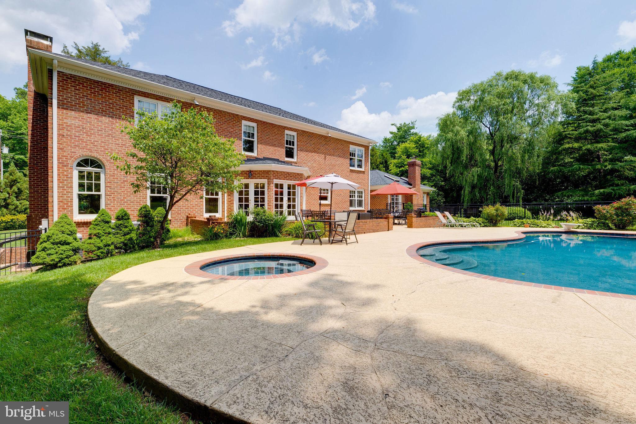 LANGLEY OAKS - Residential