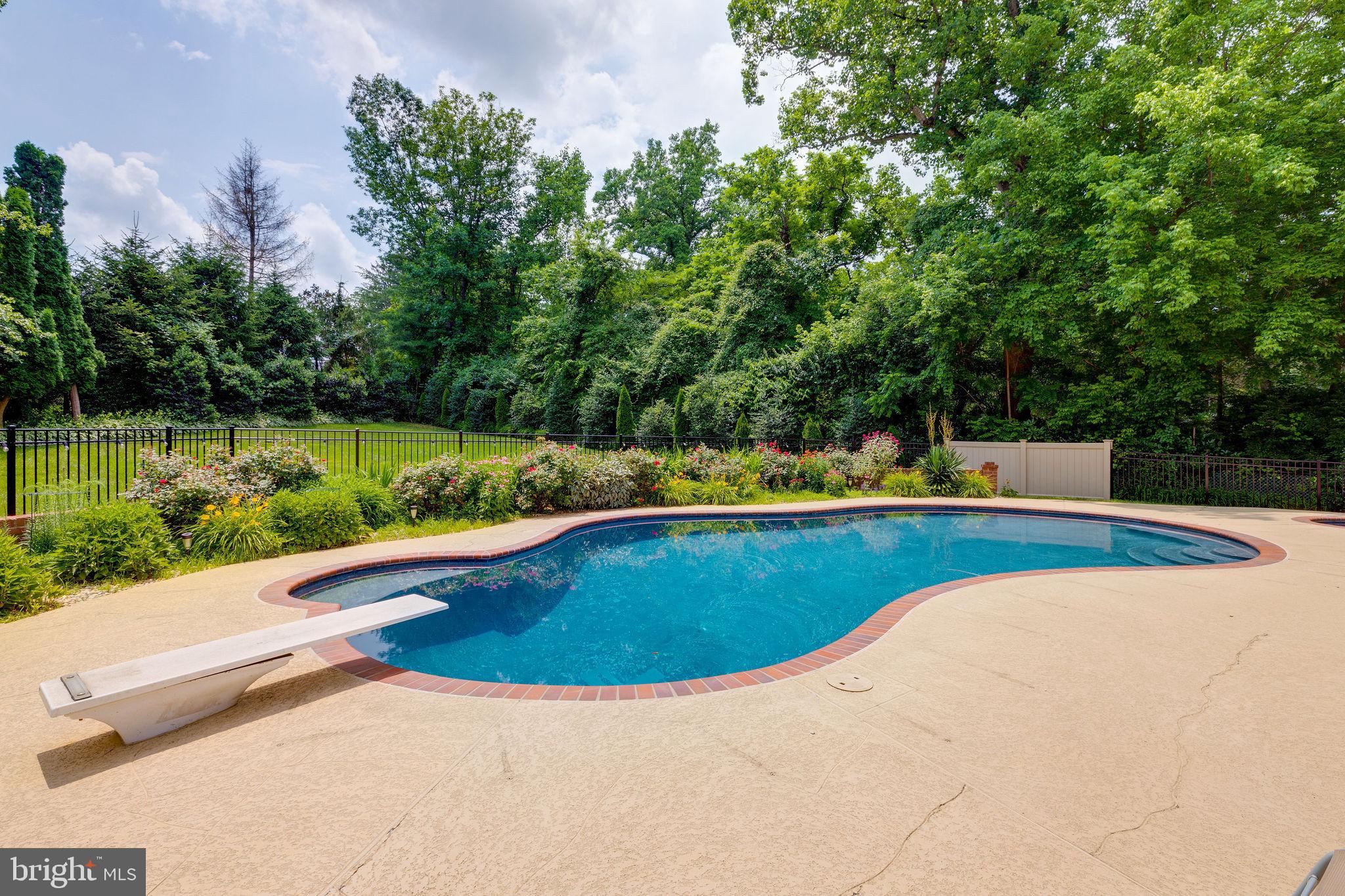 LANGLEY OAKS - Residential
