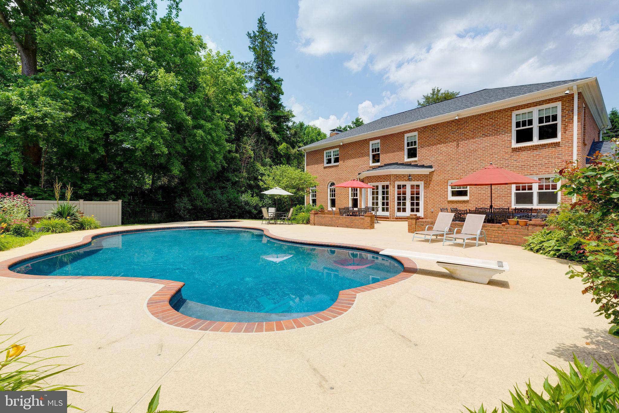 LANGLEY OAKS - Residential