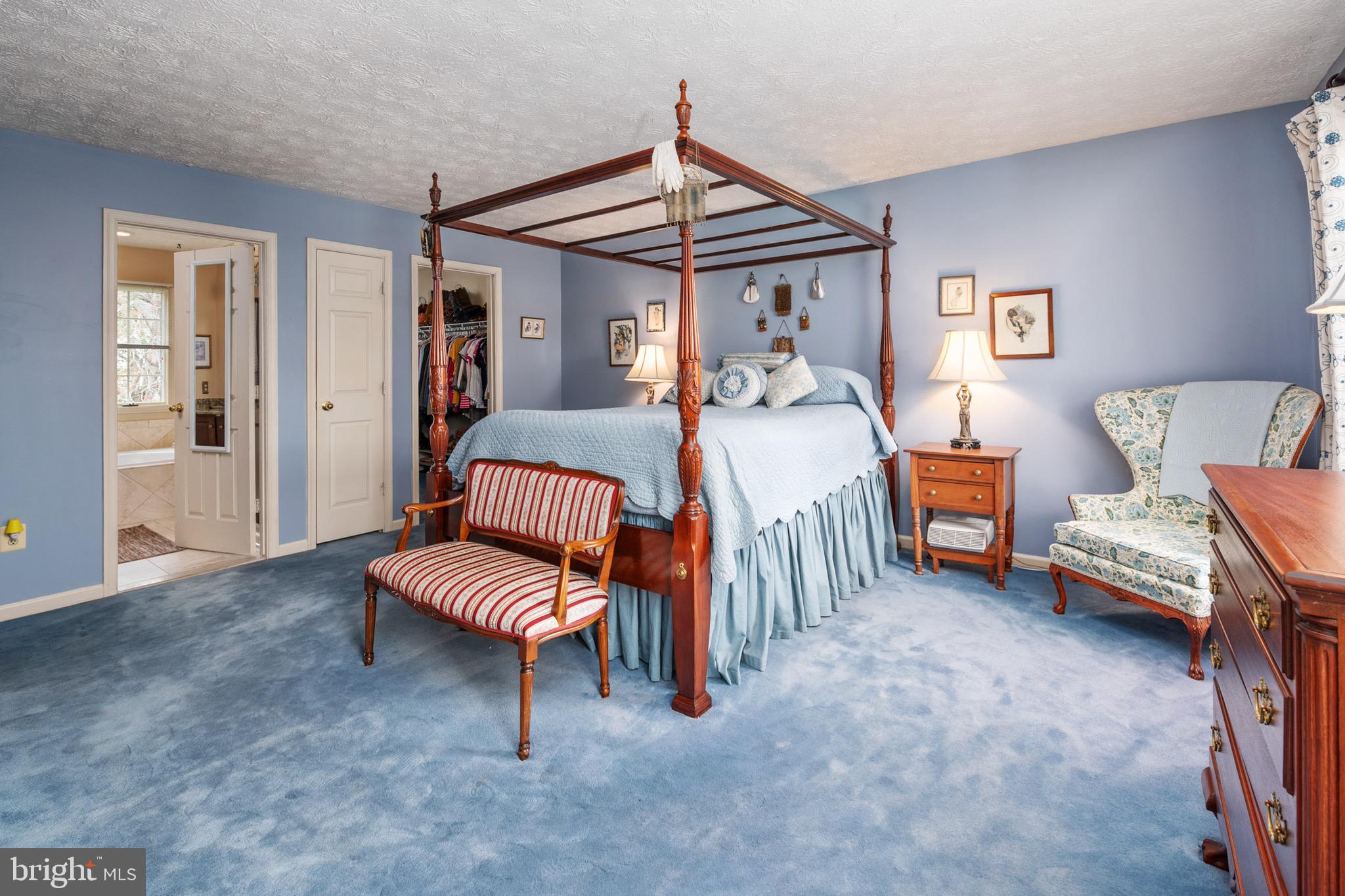 COURTS OF FOUR SEASONS - Residential