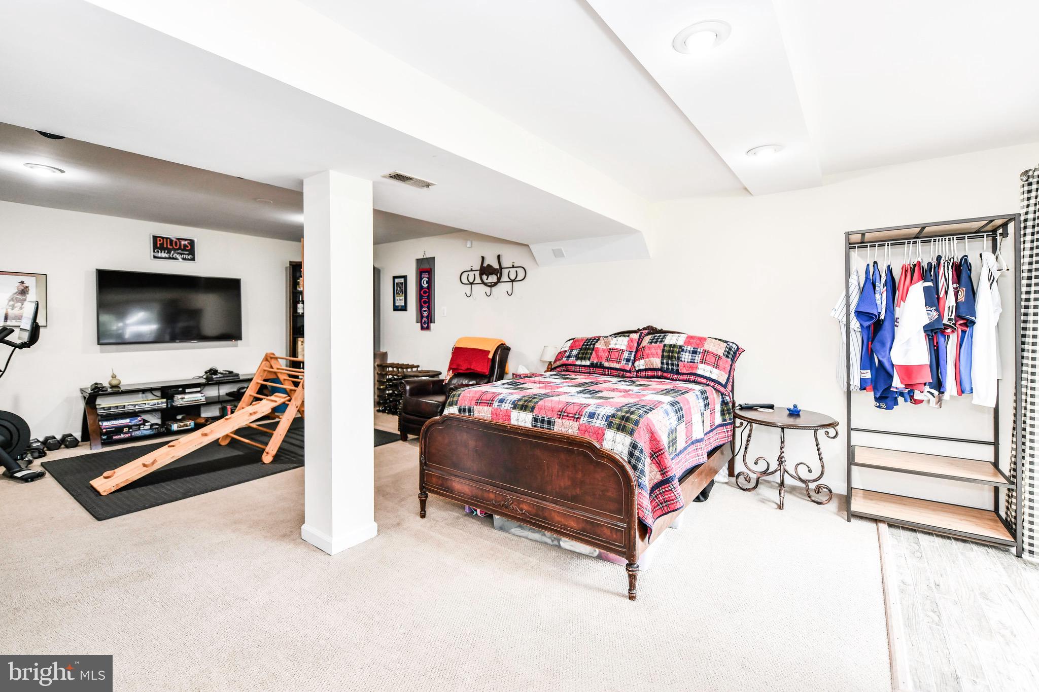 CHANTILLY HIGHLANDS - Residential