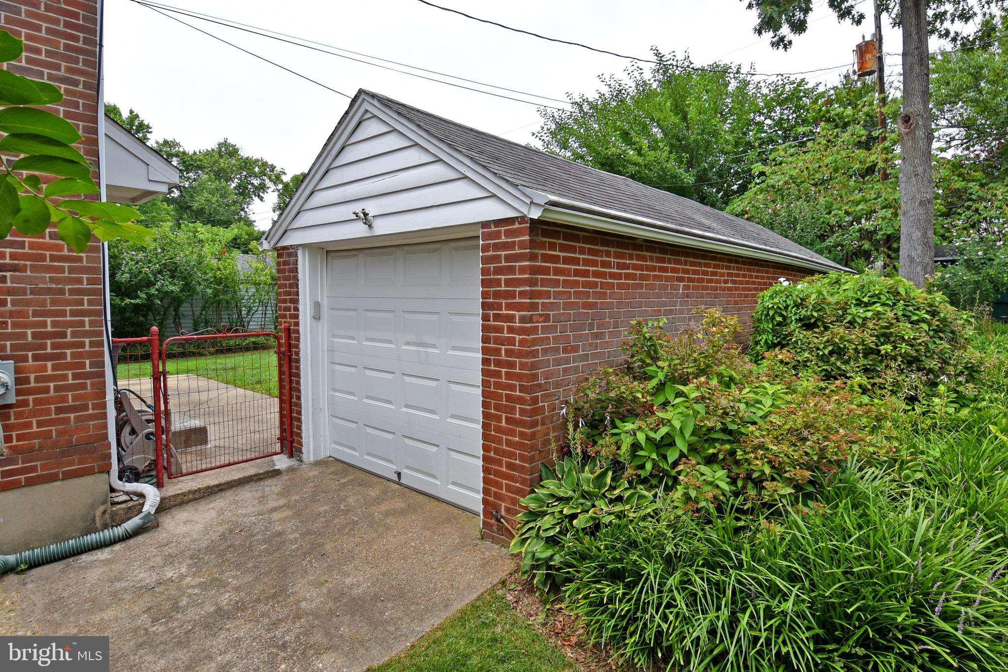 ARLINGTON FOREST - Residential Lease