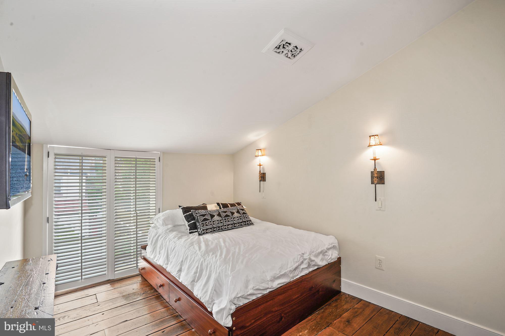 OLD TOWN ALEXANDRIA - Residential