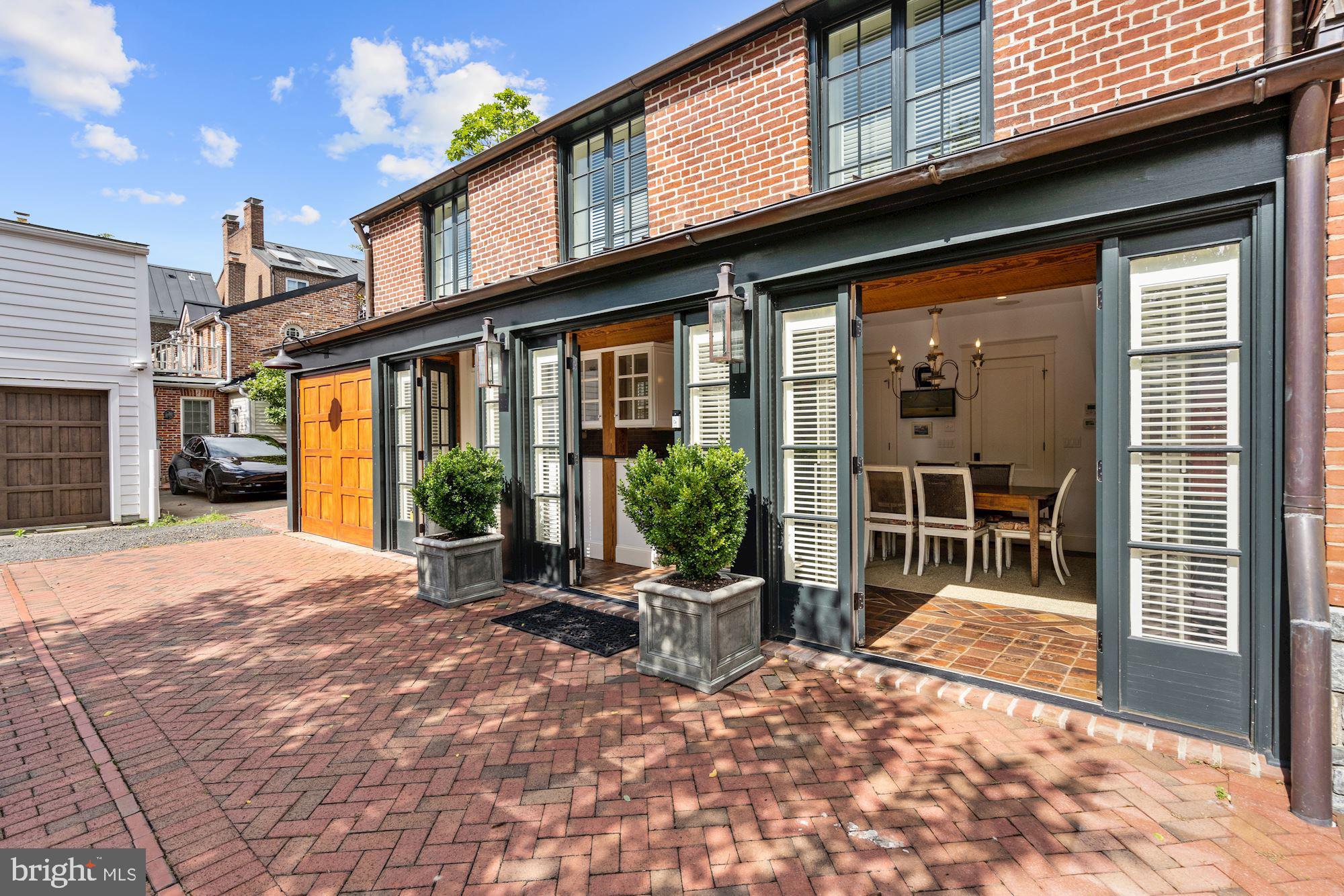 OLD TOWN ALEXANDRIA - Residential