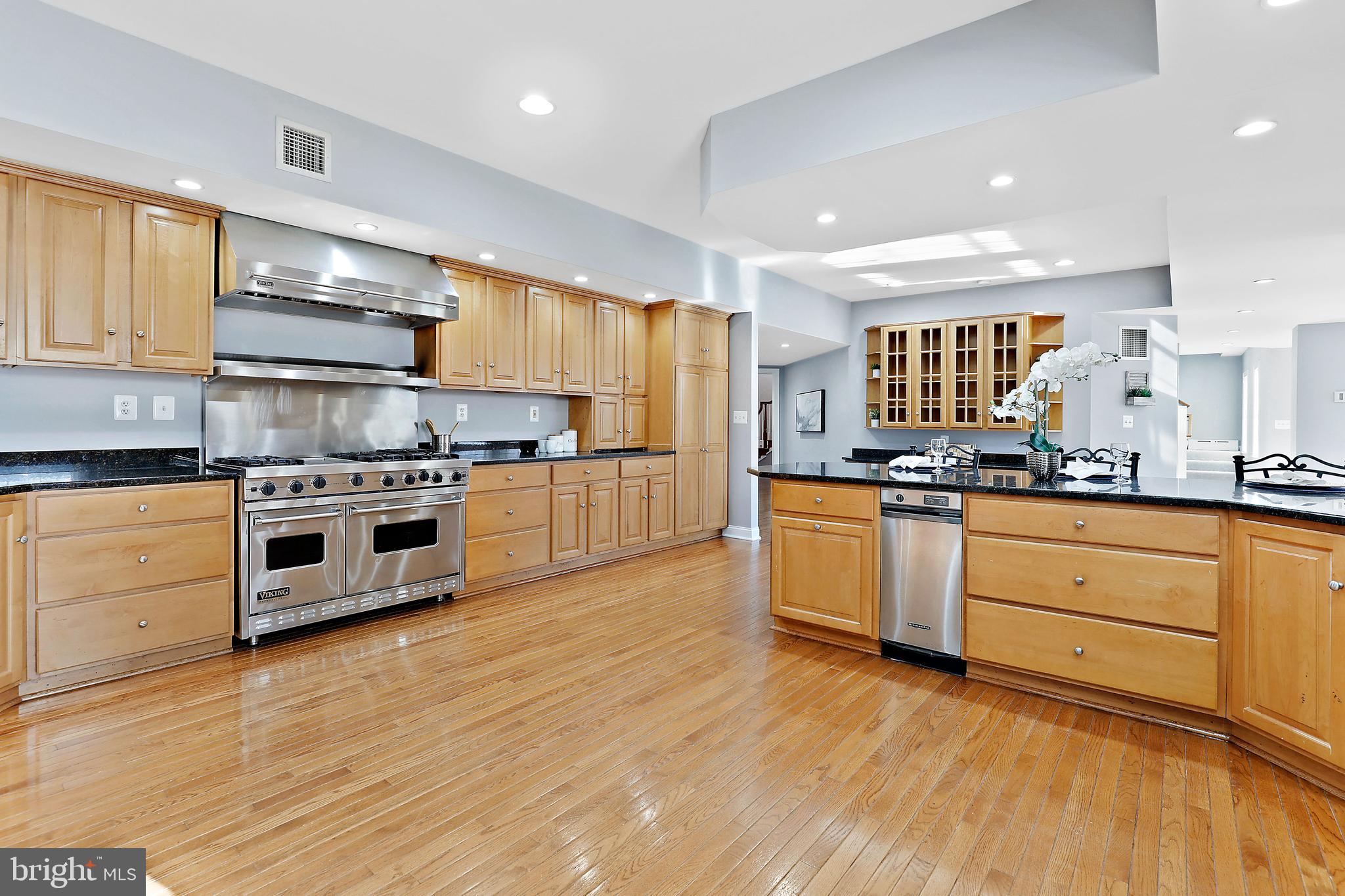 MIDSUMMER HILL - Residential