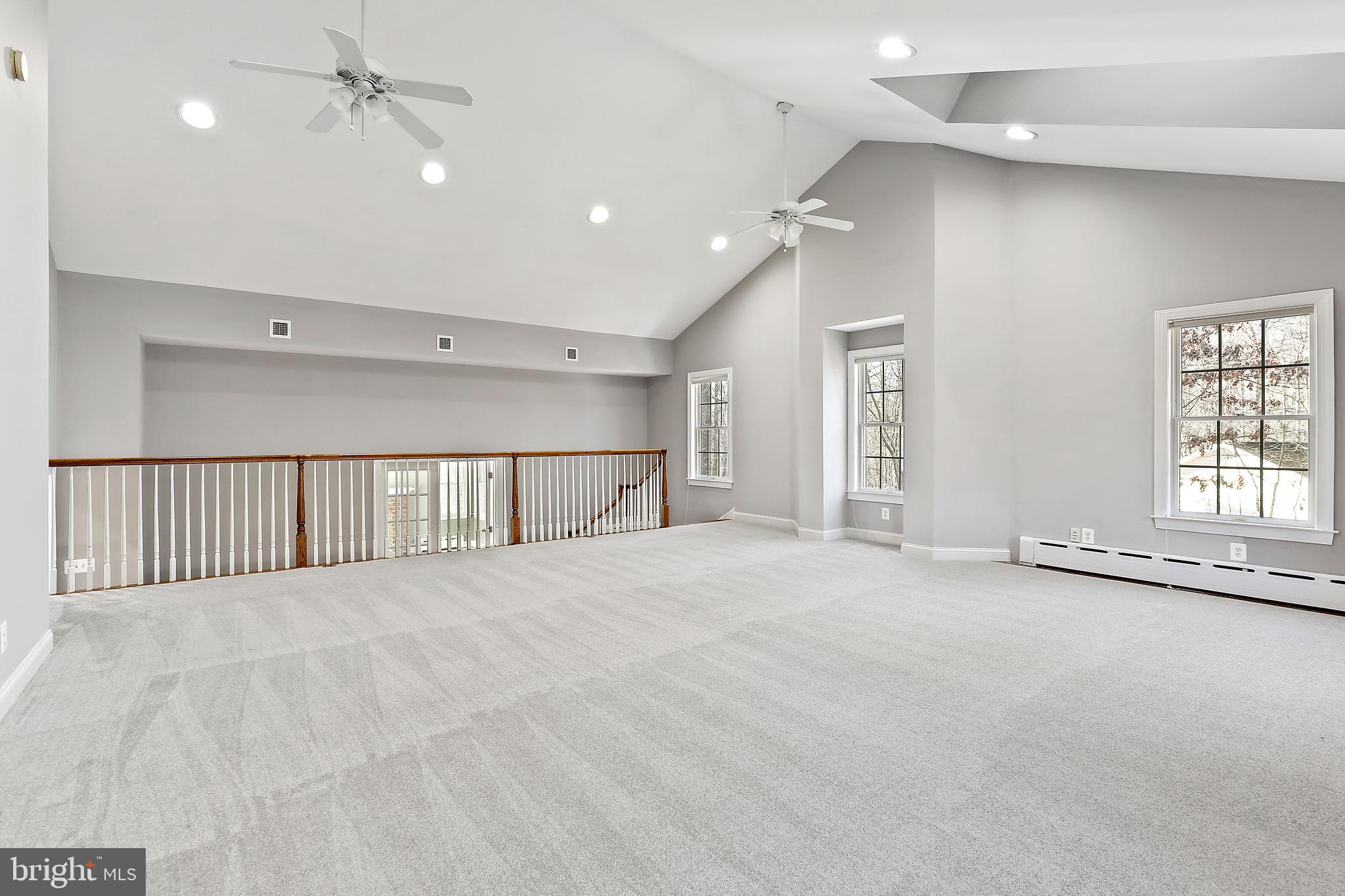 MIDSUMMER HILL - Residential