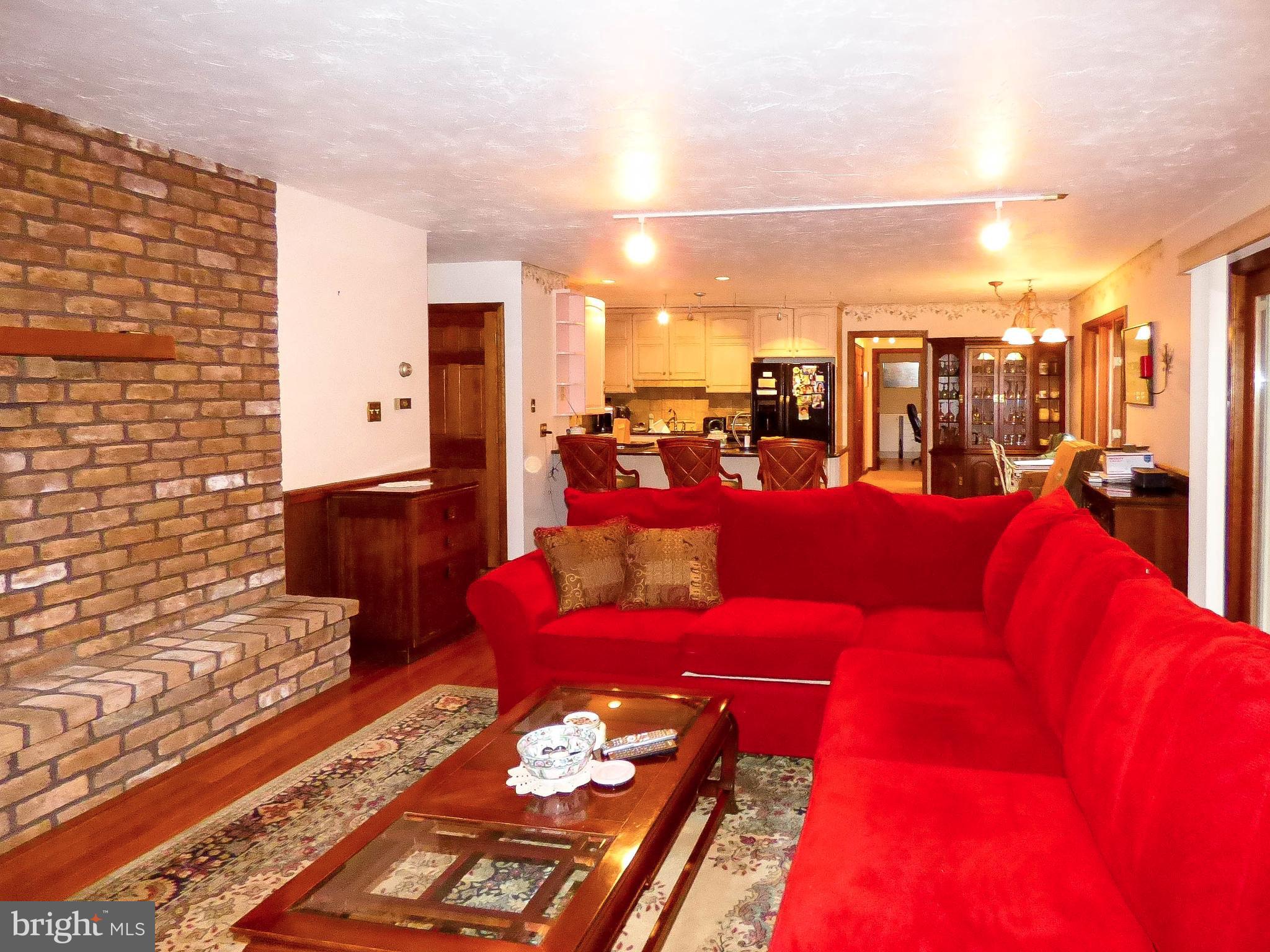 SPRINGETTS OAKS - Residential