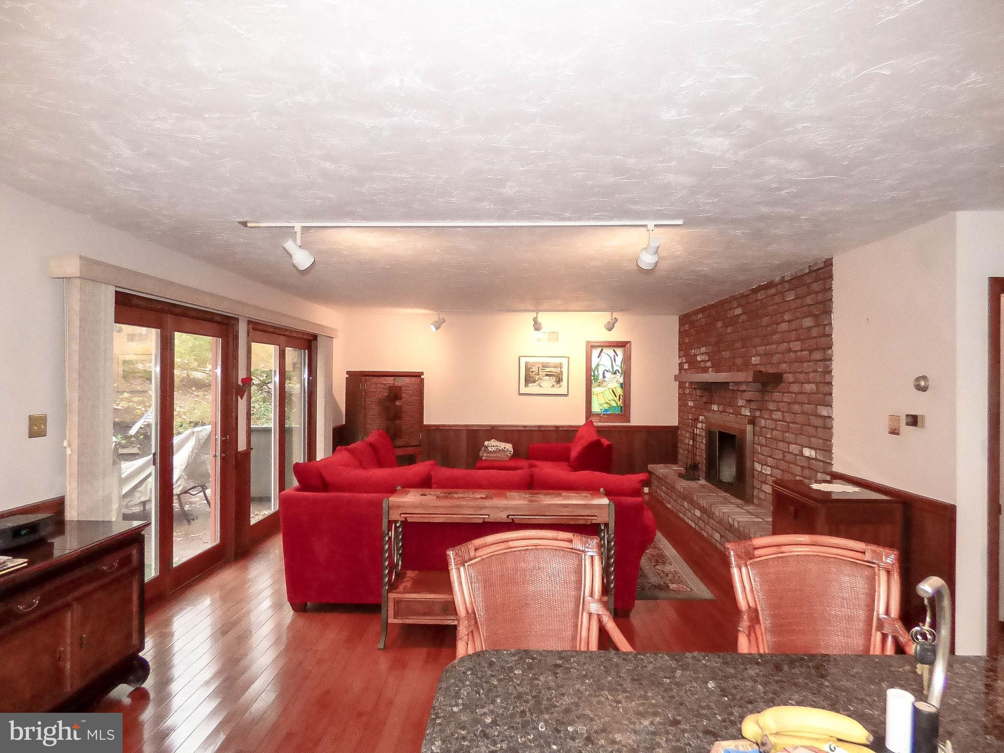 SPRINGETTS OAKS - Residential