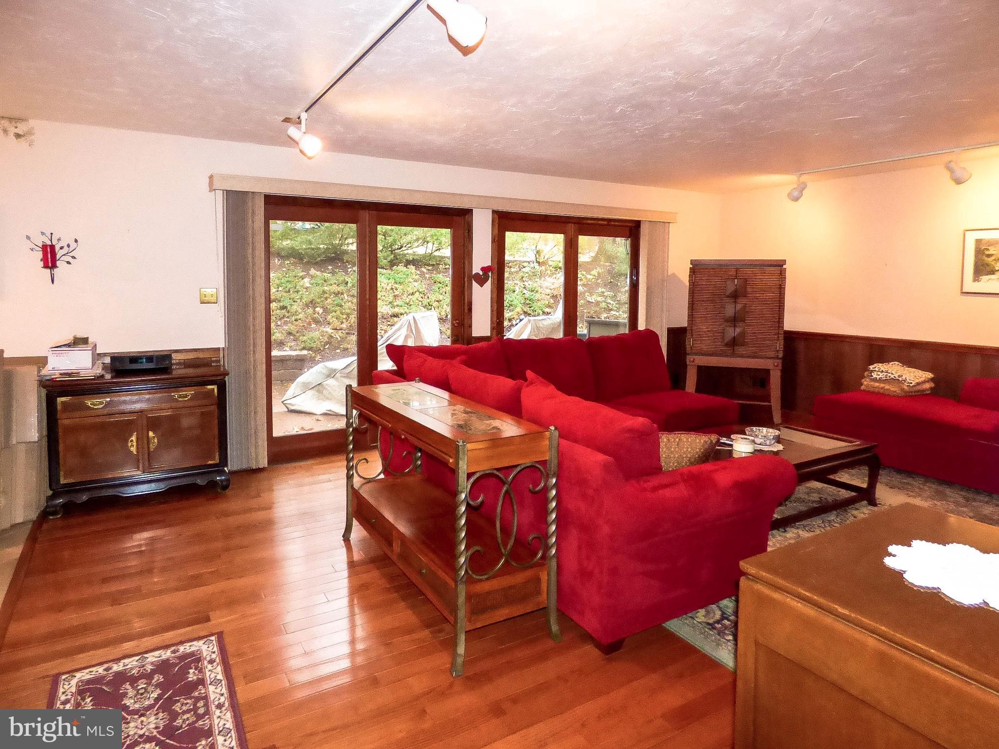 SPRINGETTS OAKS - Residential