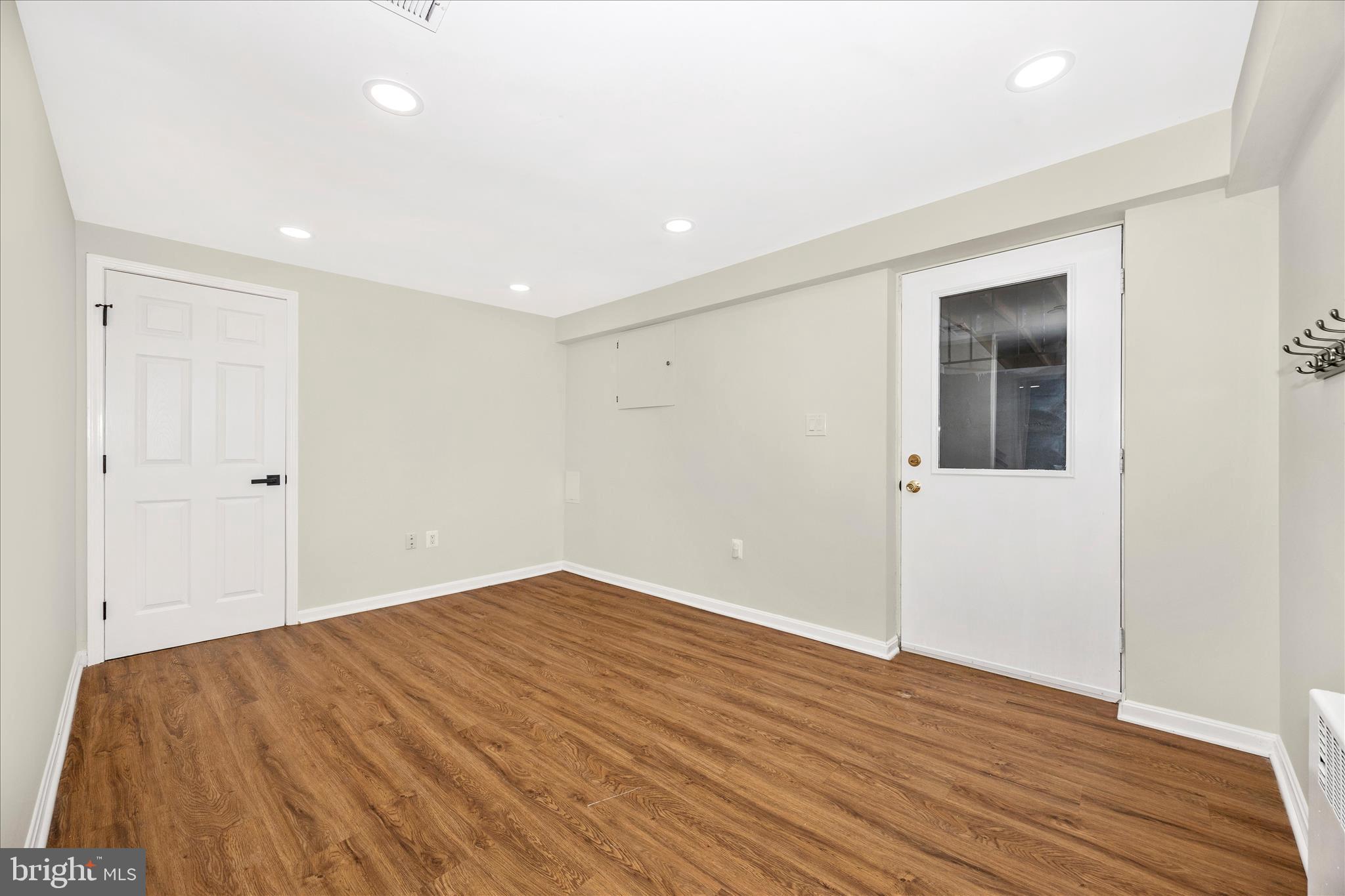 PT ROCKVILLE OUT RES. 3 - Residential