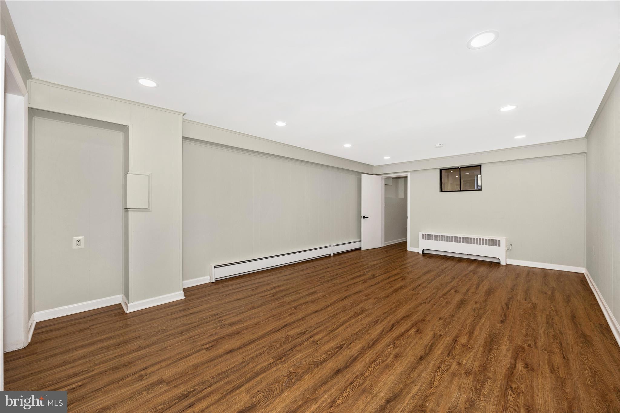 PT ROCKVILLE OUT RES. 3 - Residential