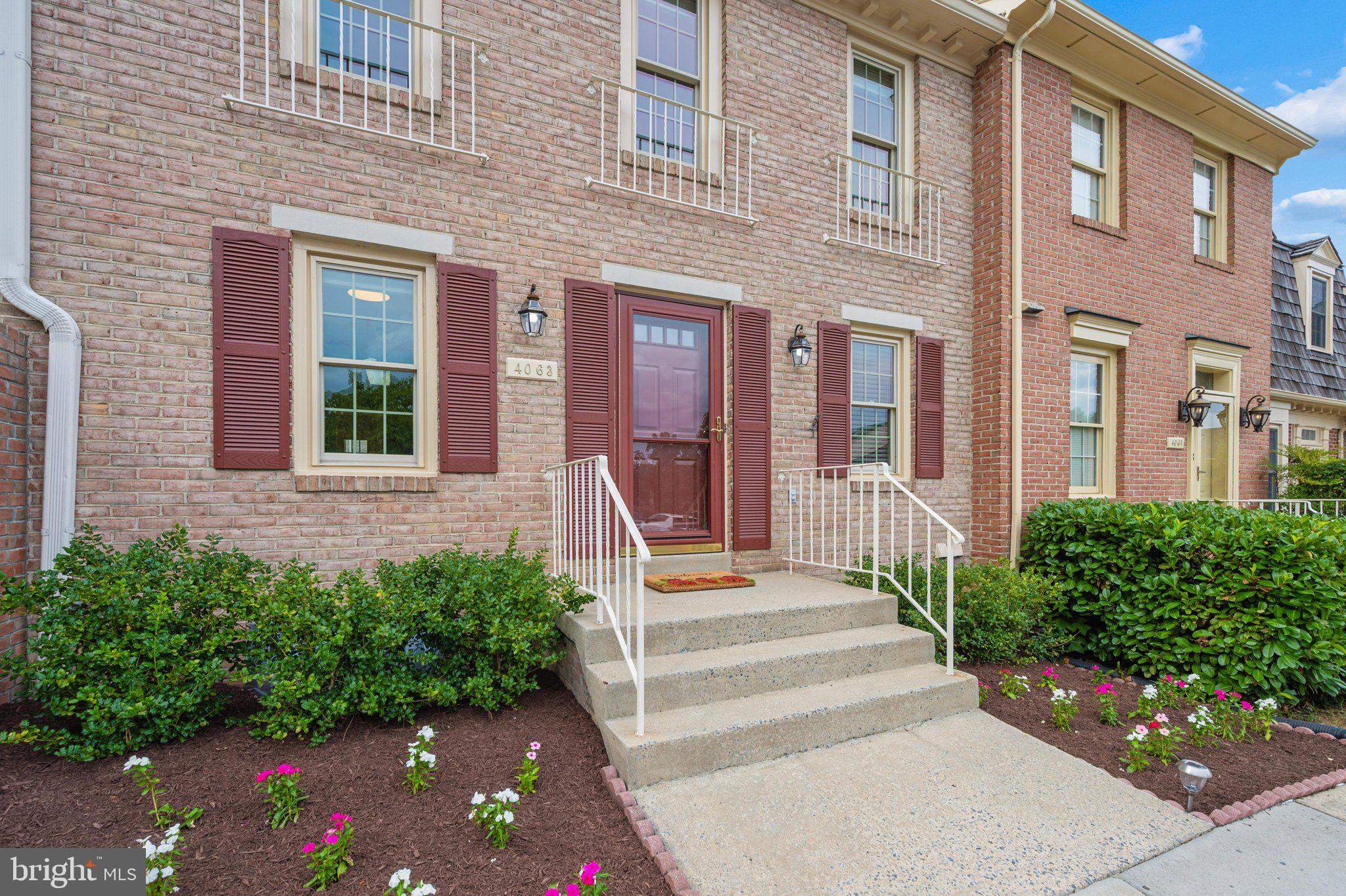 MANOR VILLAGE - Residential
