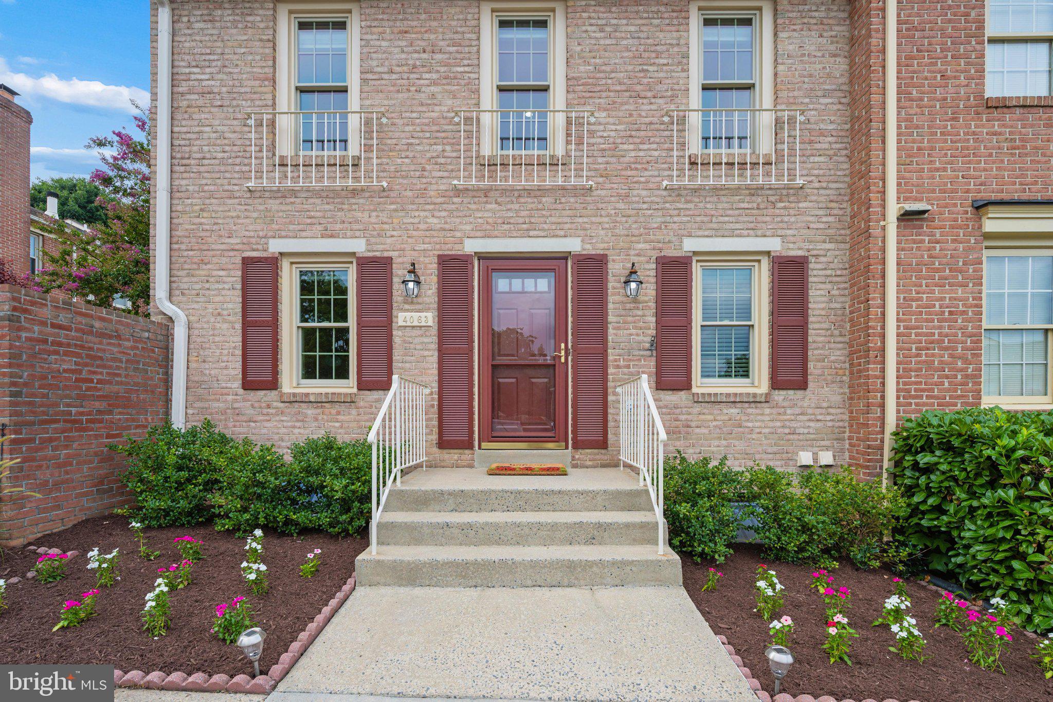 MANOR VILLAGE - Residential
