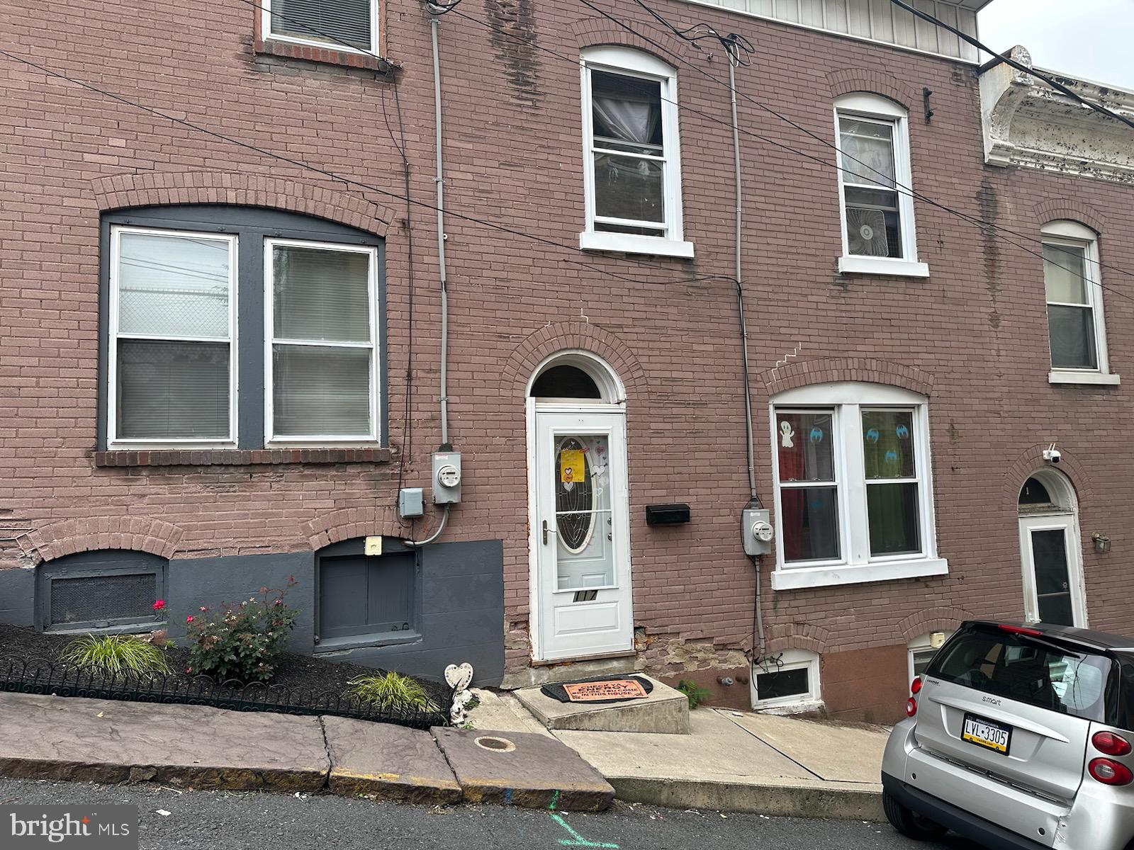 INVESTOR SPECIAL !! Brick Townhouse located between Mahantongo and Howard Avenues..
These Brick Townhouses have existed since 1907..   The Potential of a  Remodeled Version could dominate the Rental Market .  Laundry in Basement .. with daylight exit to small backyard.. Living and Dining Room with Kitchen on Main Floor which exits to Back Porch . 3 Bedrooms and Full Bath 
Newer Windows.. Electric Water Tank  installed 2019 . Hot Air Furnace maintenance periodically  
INCREDIBLY LOW PROPERTY TAXES. Vacant and easy to view