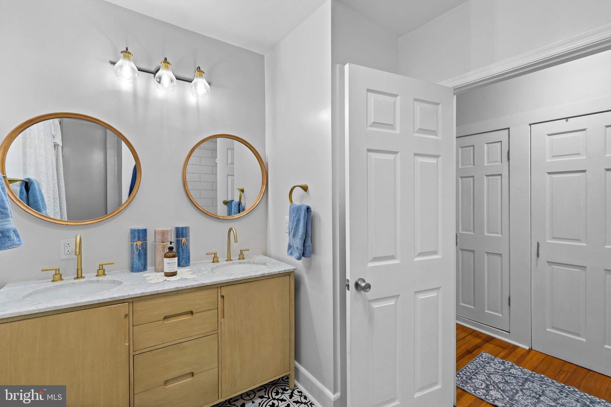 MOUNT WASHINGTON - Residential
