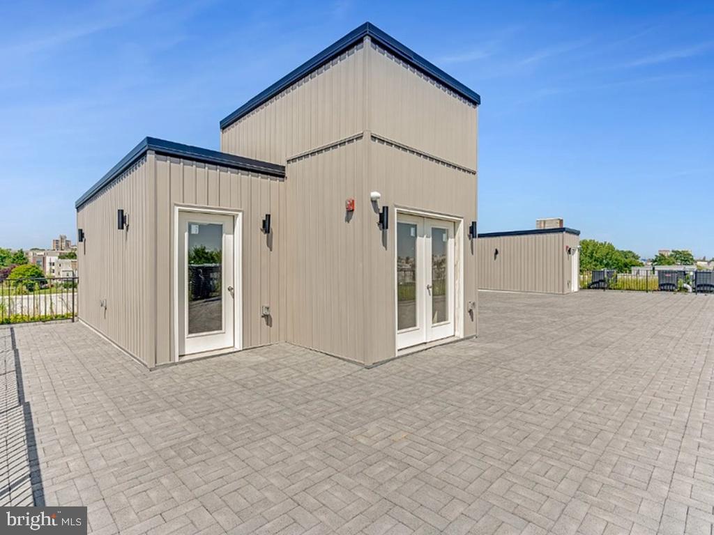 WEST KENSINGTON - Commercial Sale