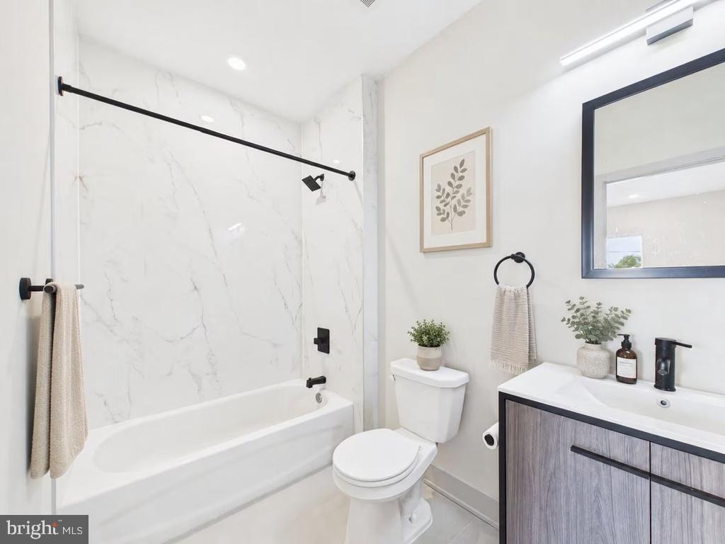 WEST KENSINGTON - Commercial Sale