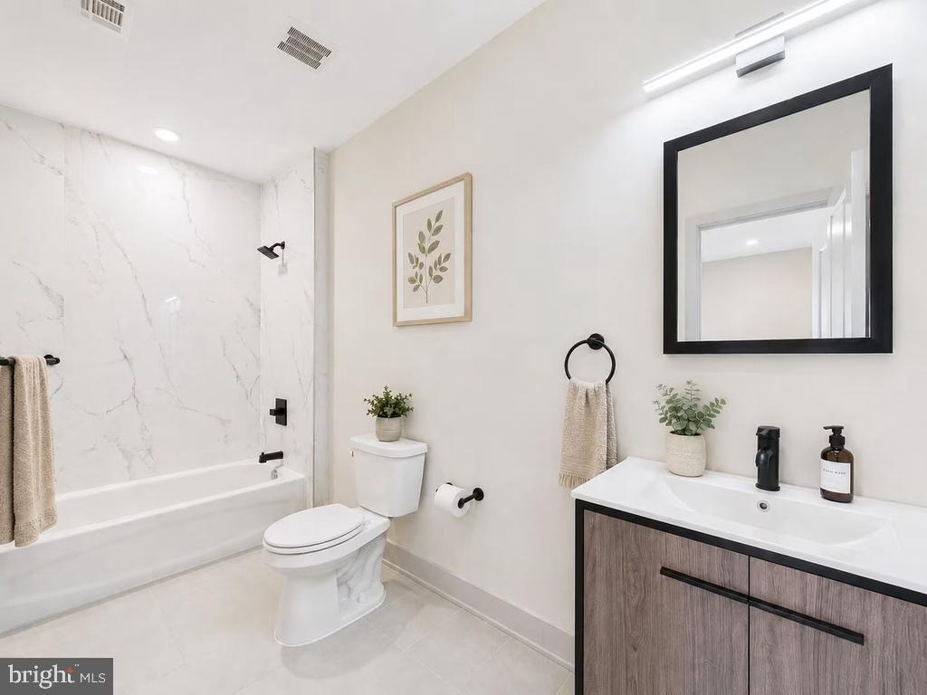WEST KENSINGTON - Commercial Sale