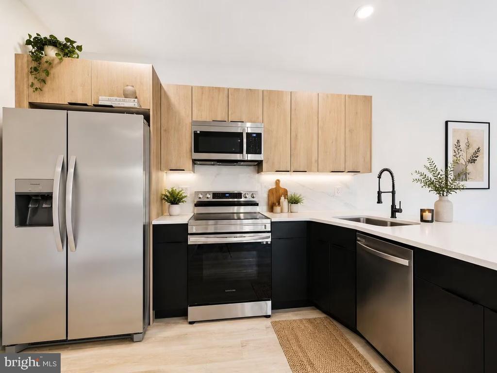WEST KENSINGTON - Commercial Sale