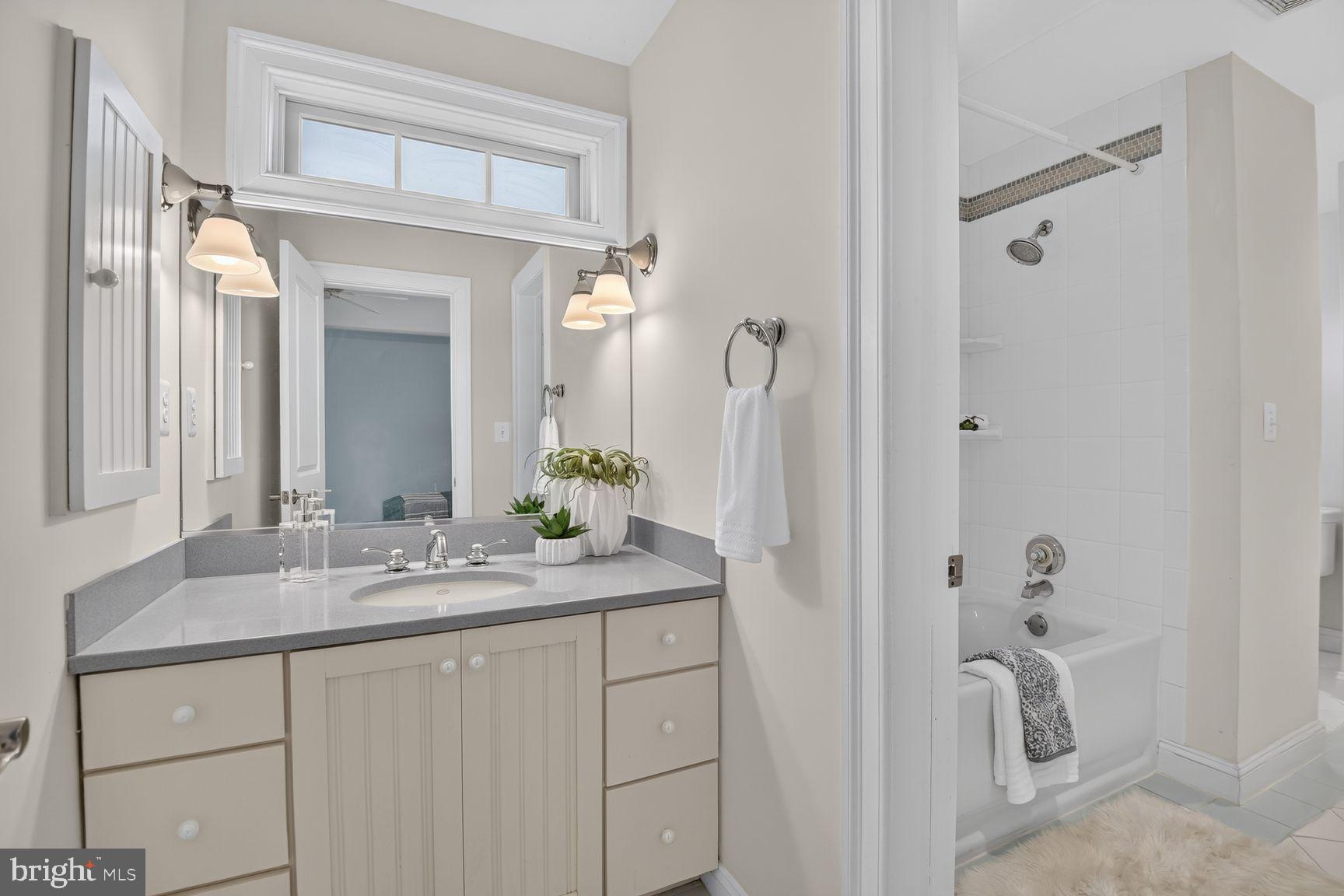 BRADLEY HILLS - Residential