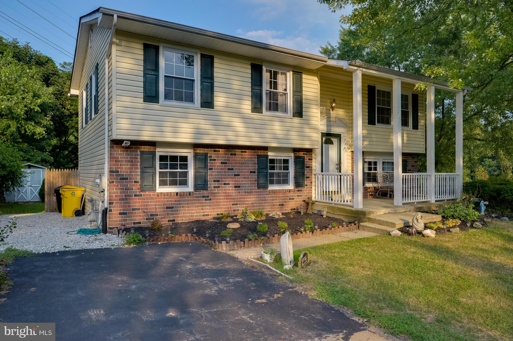 Largest split foyer model in the community.Great corner lot.Serious sellers have pre-inspected the home & most repairs in process Can offer quick settlement. Neutral thru out & ready for new owner.Recent White wood look ceramic tile kitchen floor. Large deck off the kitchen, private backyard.Lower level w/ family room bedroom,bath & storage/laundy room.Close to Waugh Chapel Ctr,& schools, No HOA