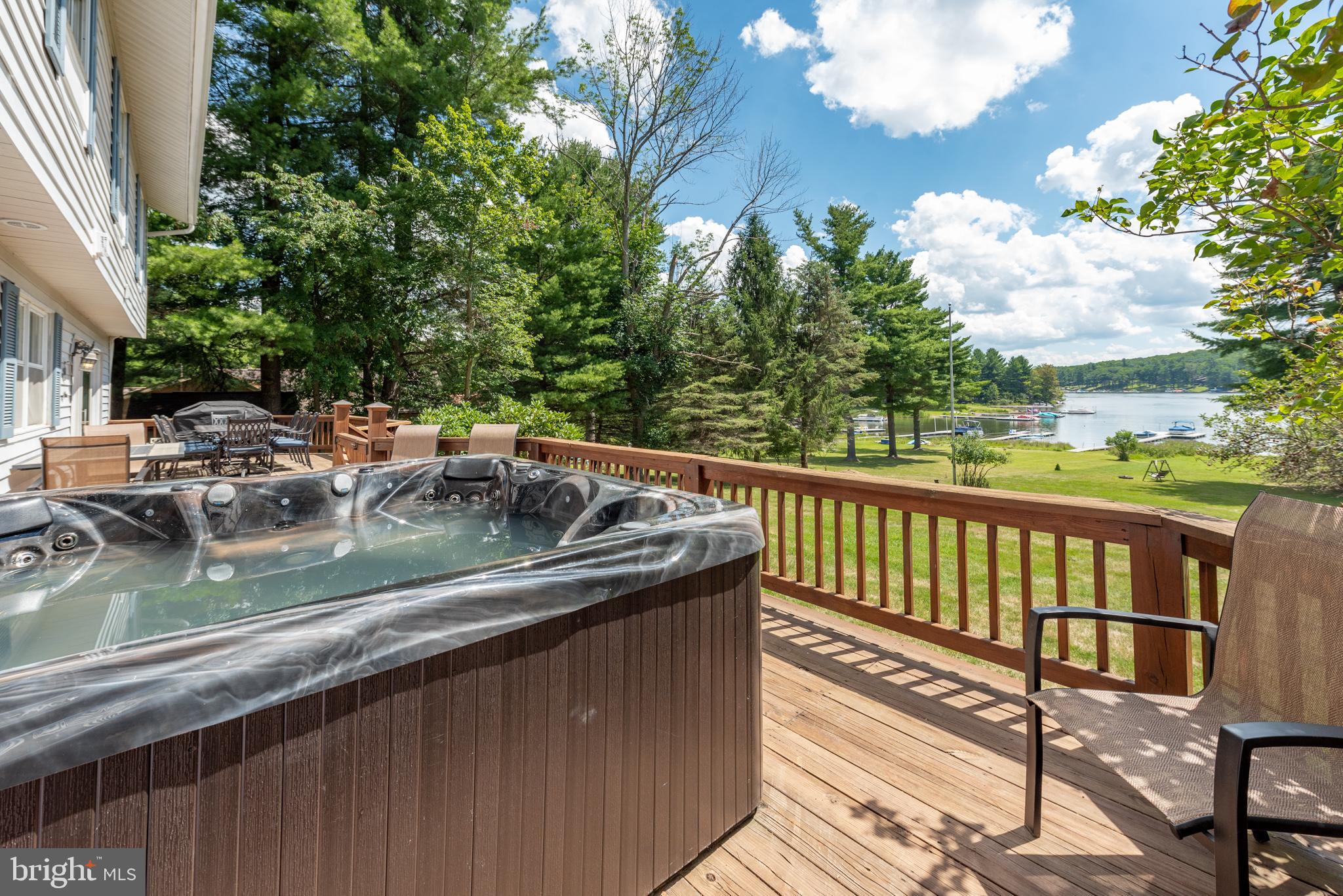 PARADISE POINT - Residential