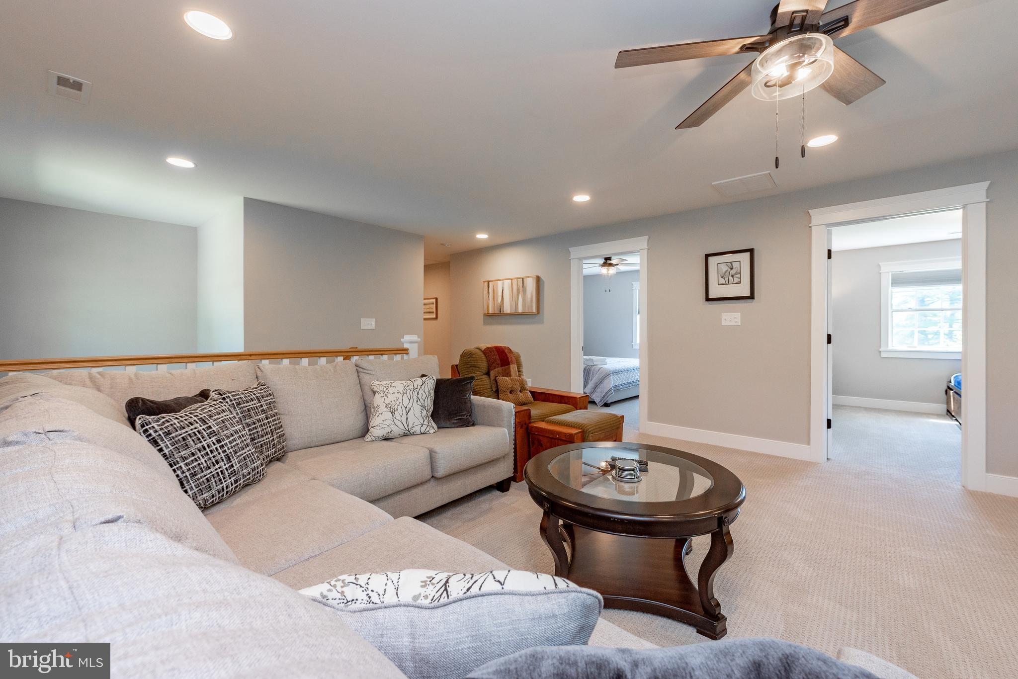 PARADISE POINT - Residential