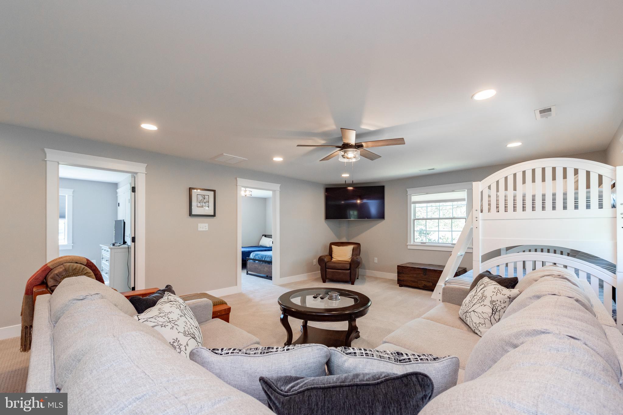 PARADISE POINT - Residential