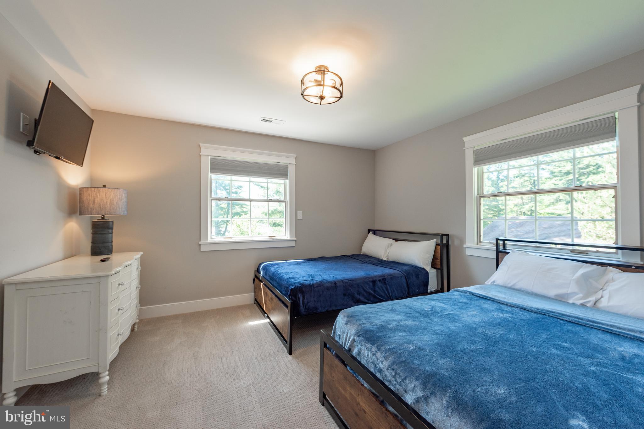 PARADISE POINT - Residential