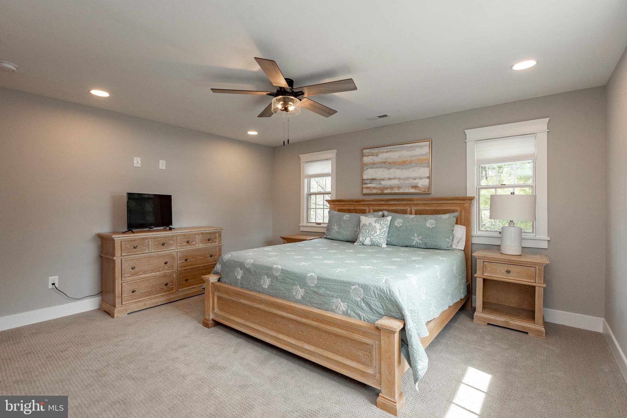 PARADISE POINT - Residential