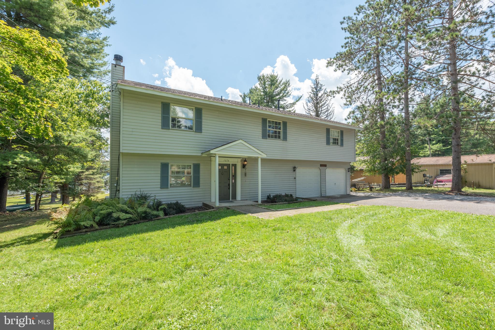 PARADISE POINT - Residential
