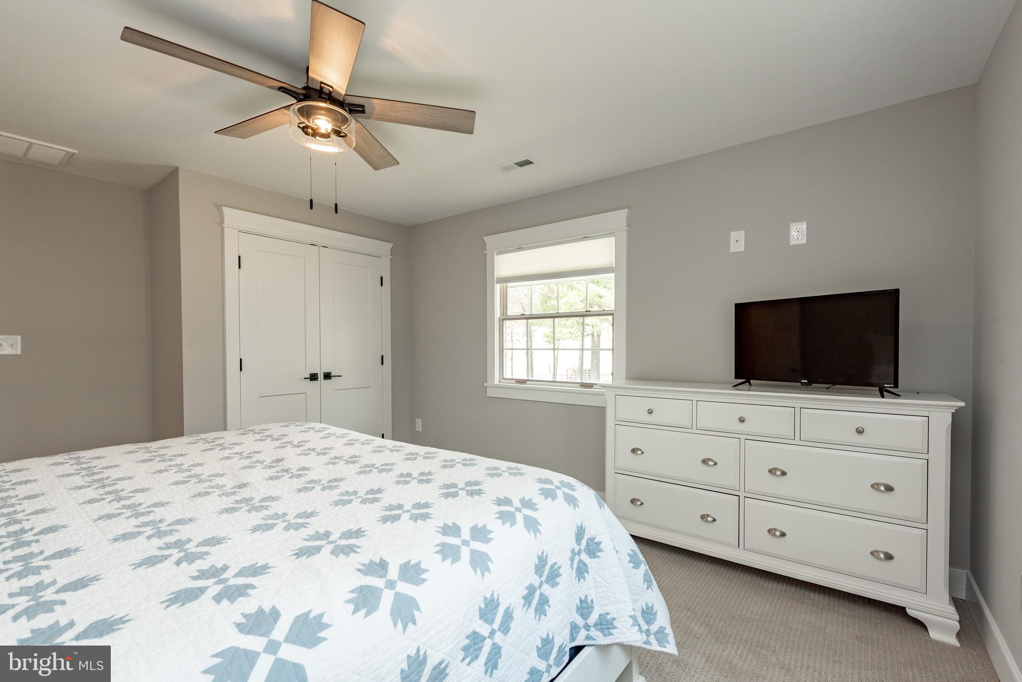 PARADISE POINT - Residential