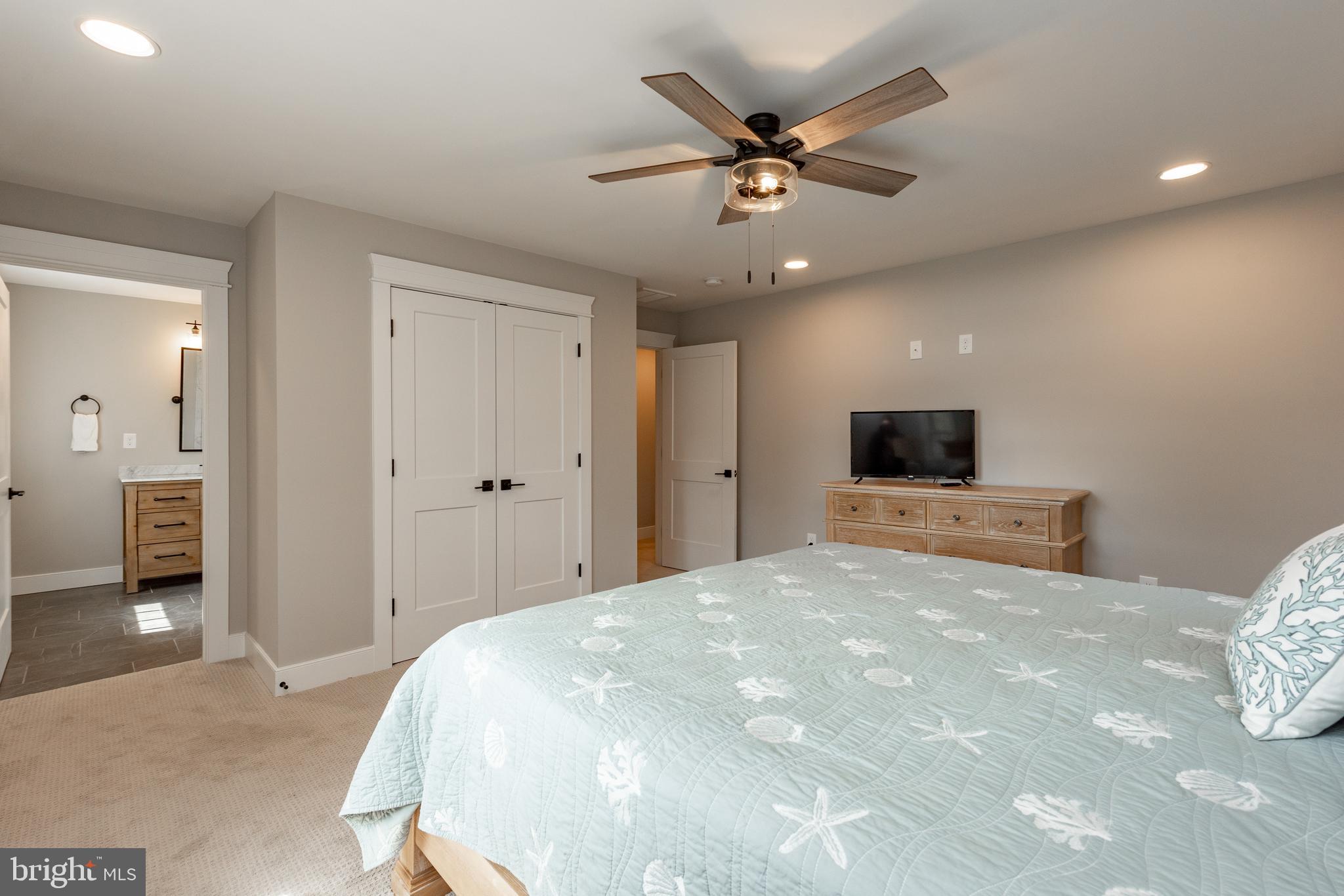PARADISE POINT - Residential