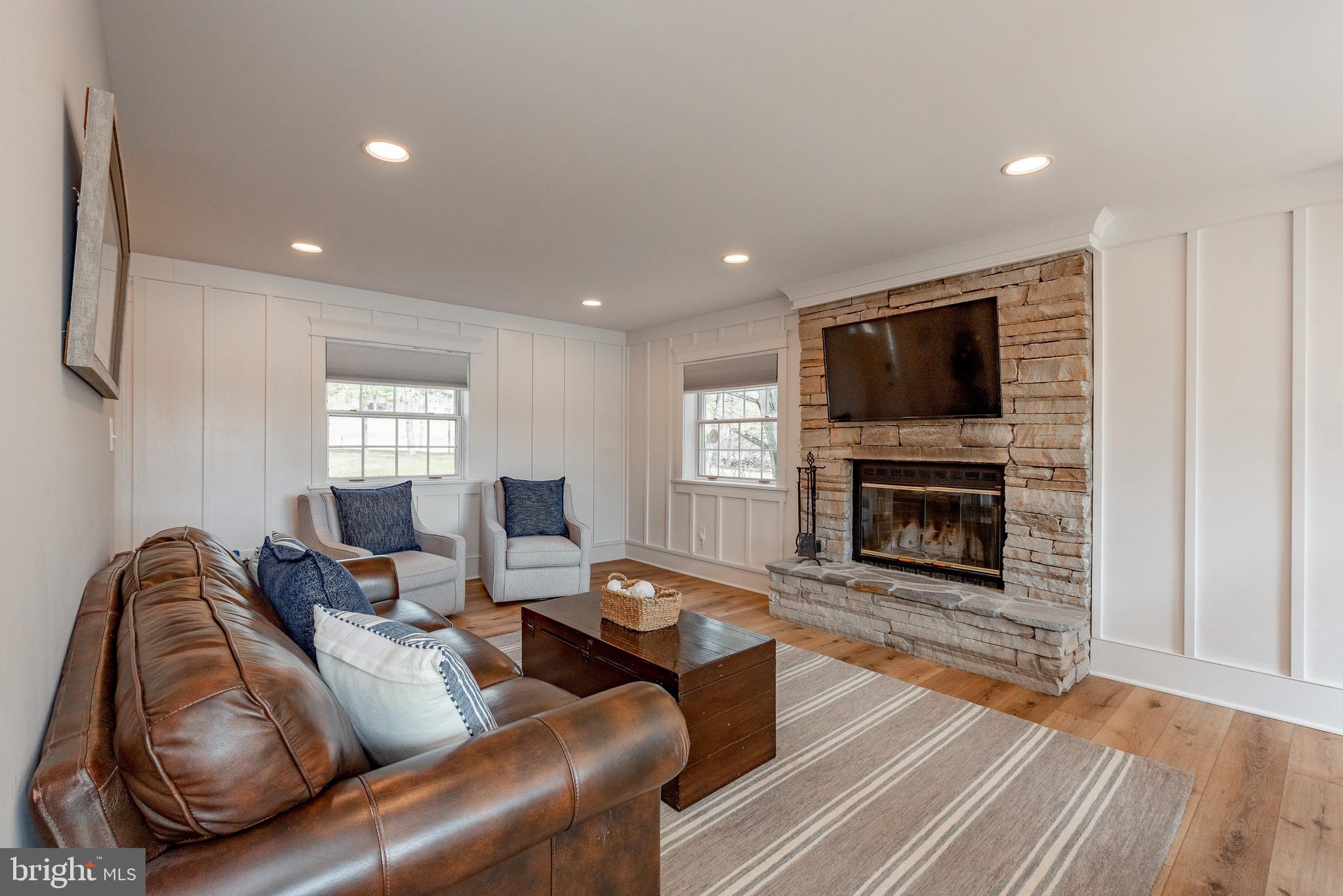 PARADISE POINT - Residential