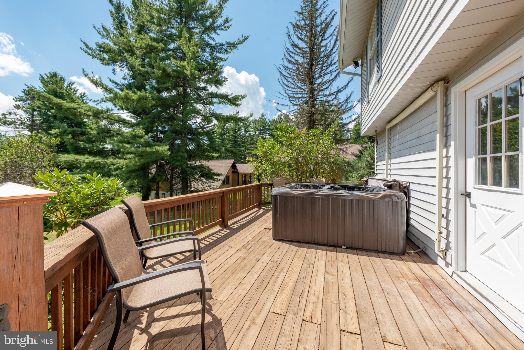PARADISE POINT - Residential
