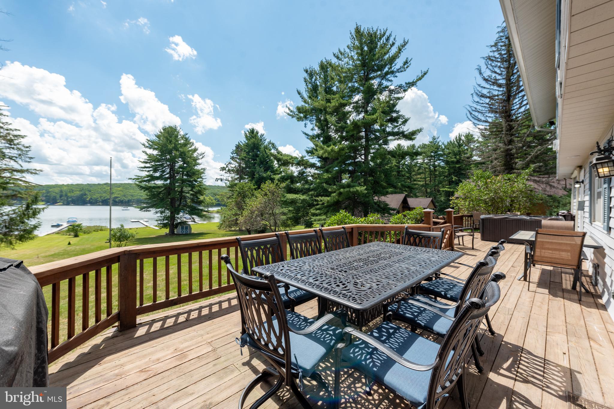 PARADISE POINT - Residential