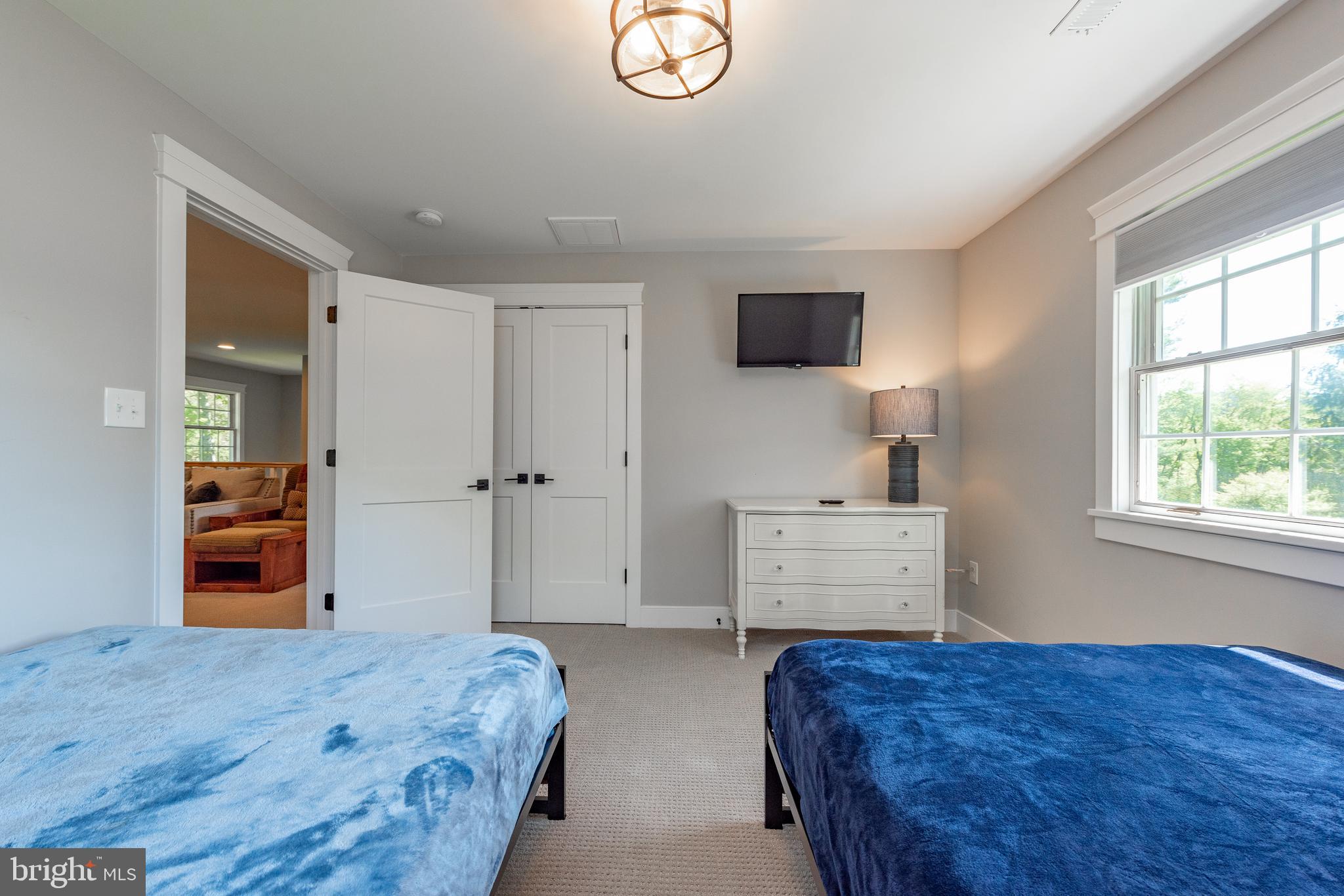 PARADISE POINT - Residential