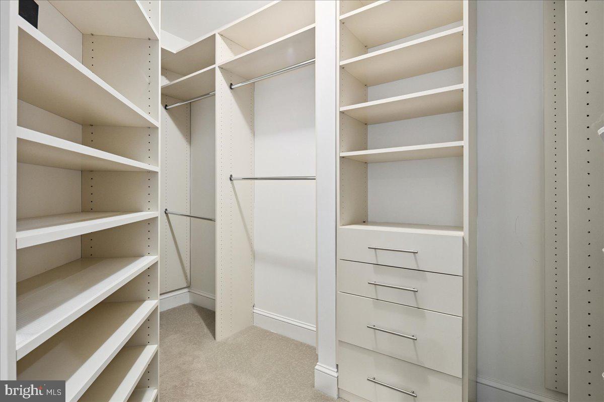 WILSHYRE OF MCLEAN - Residential