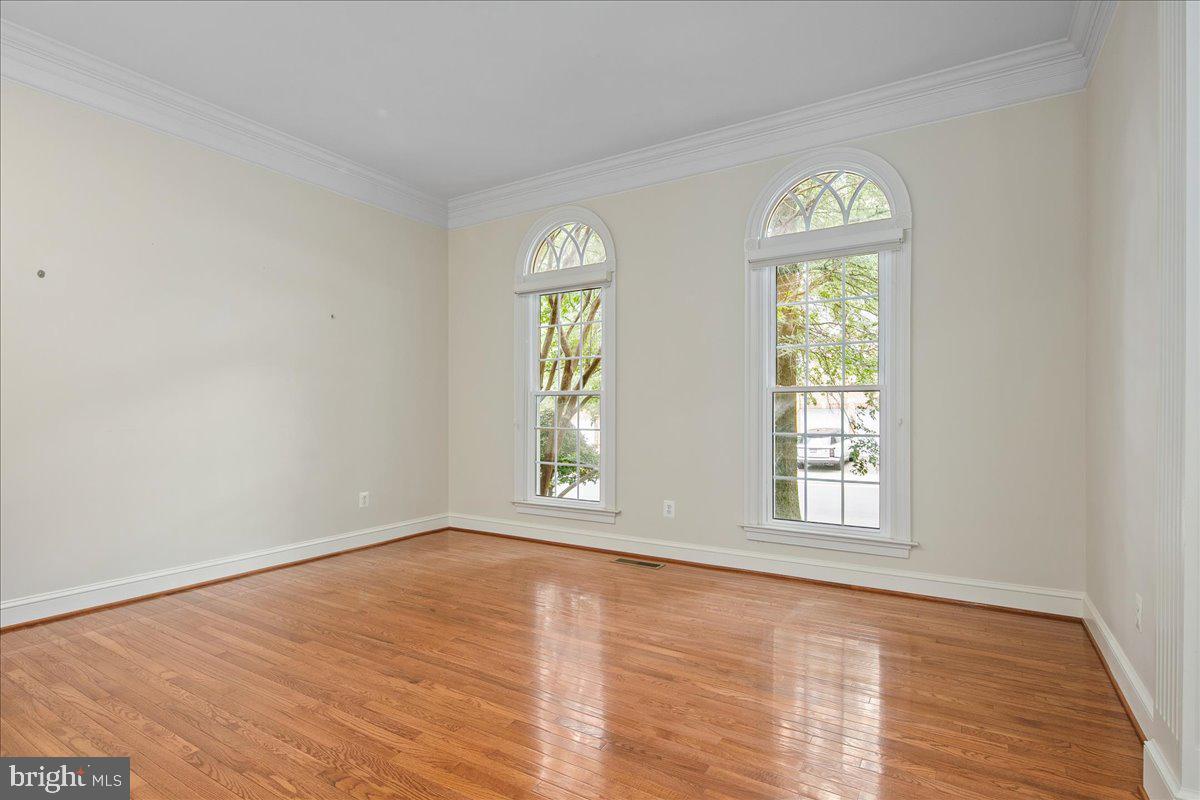 WILSHYRE OF MCLEAN - Residential